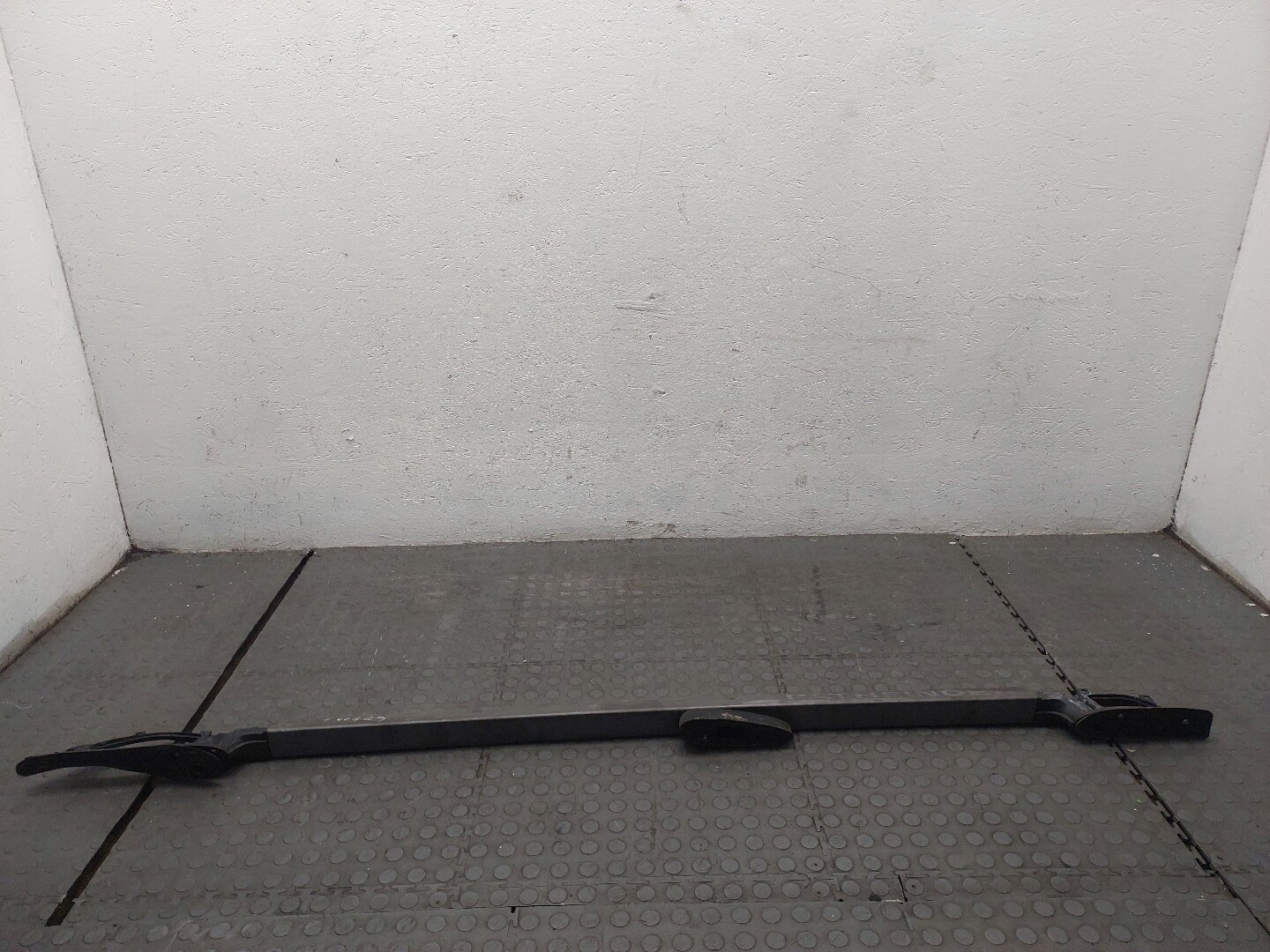 Рейлинг (релинг) левый (планка на крышу)