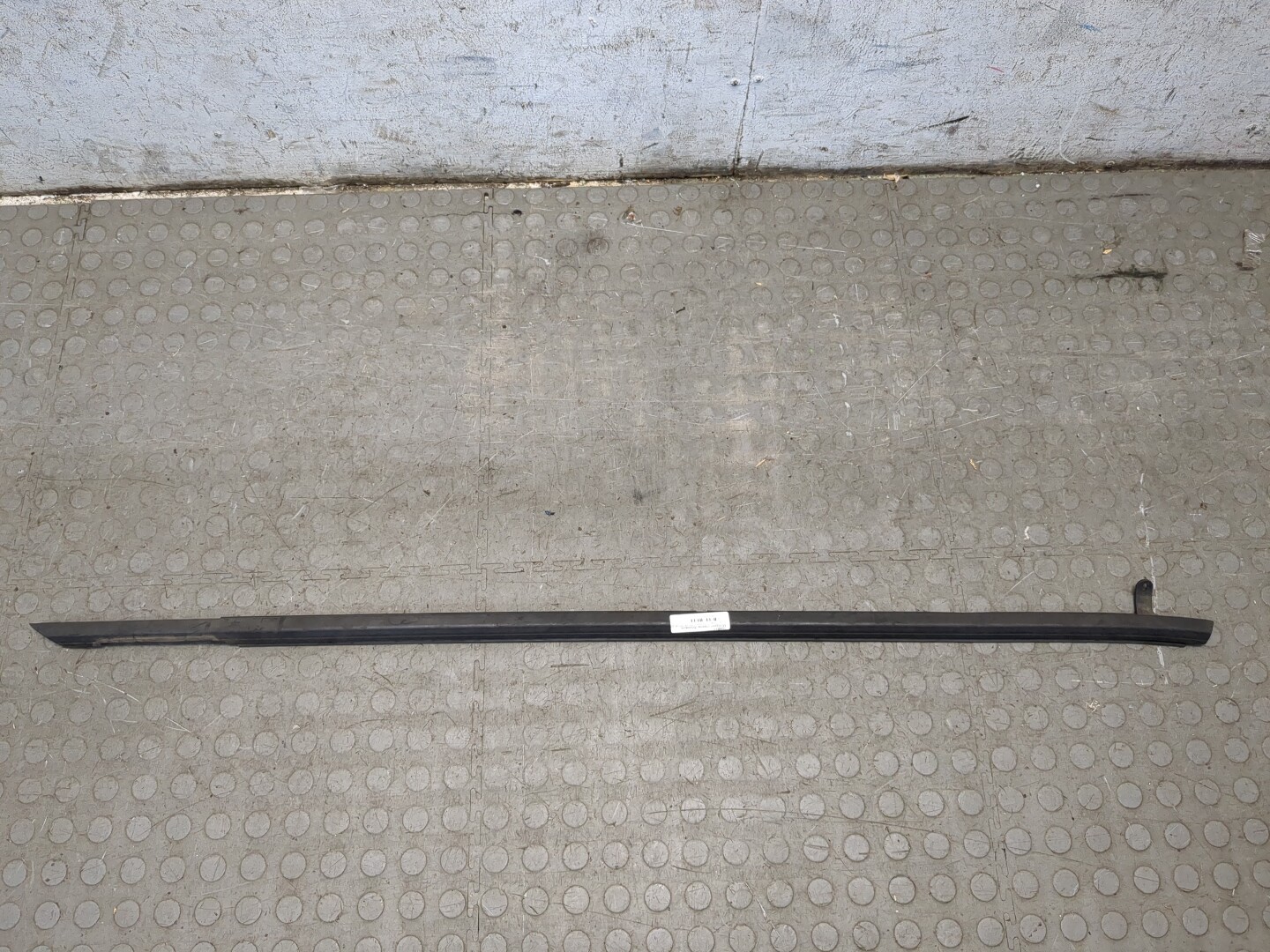 Накладка стекла переднего правого