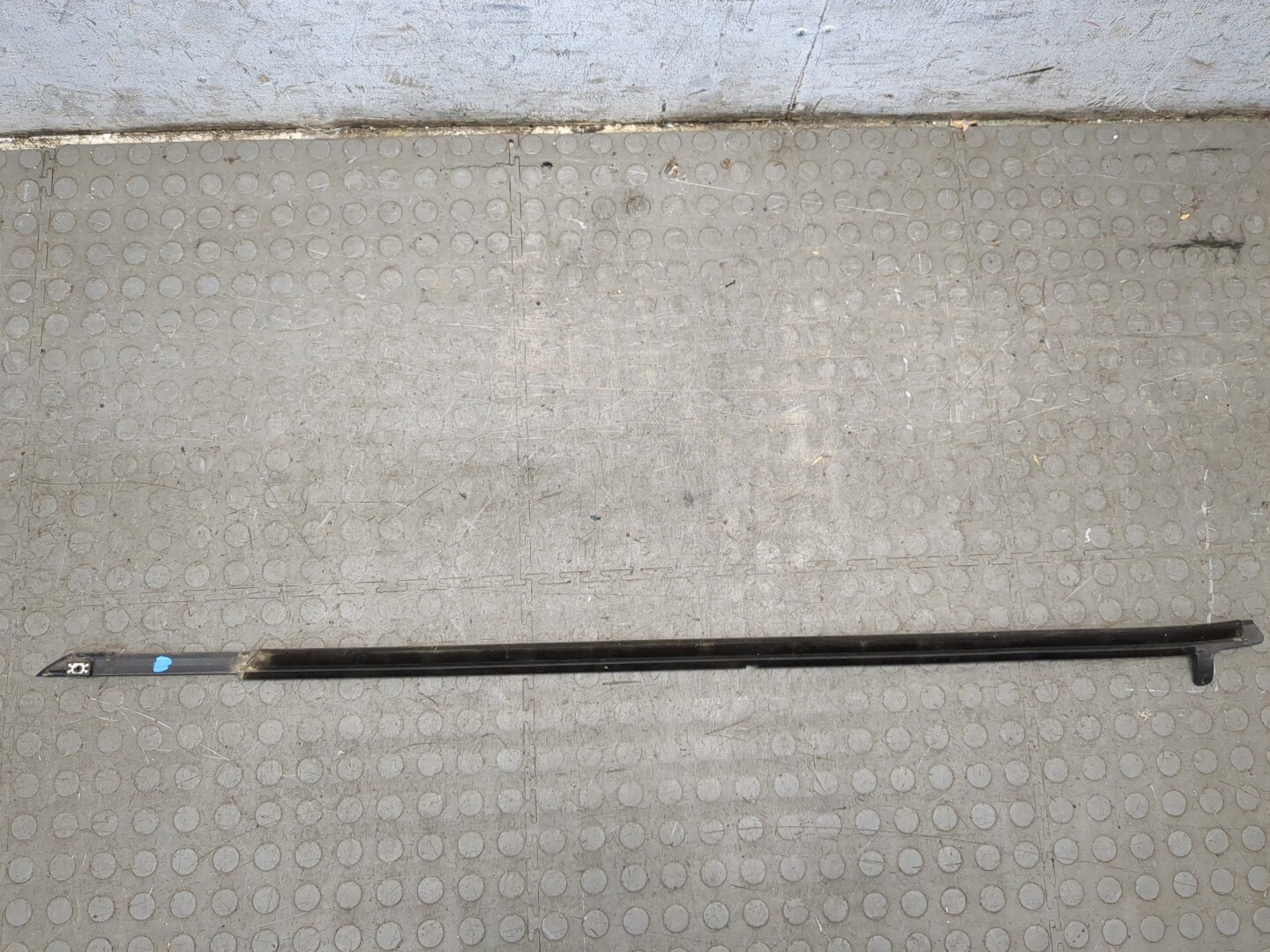 Накладка стекла переднего правого