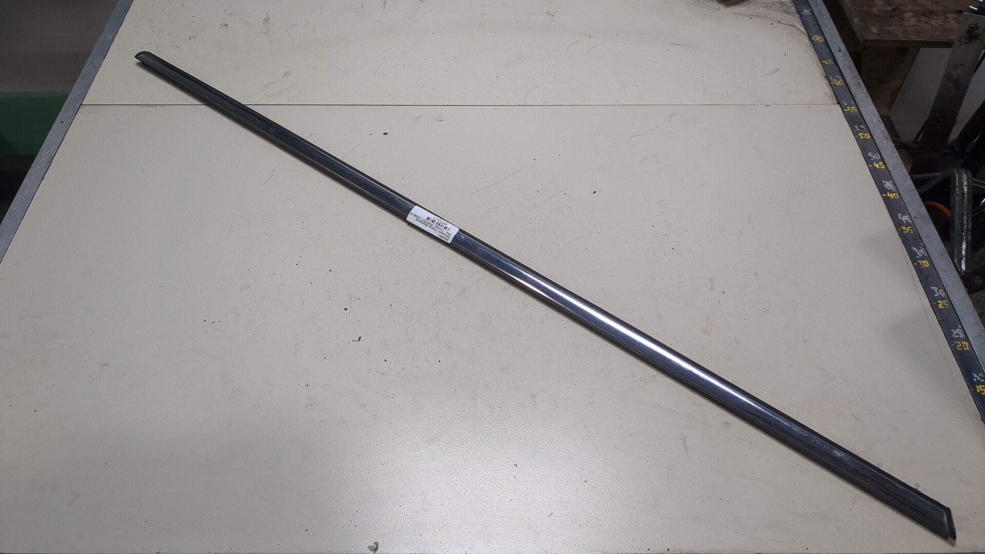 Накладка стекла переднего правого