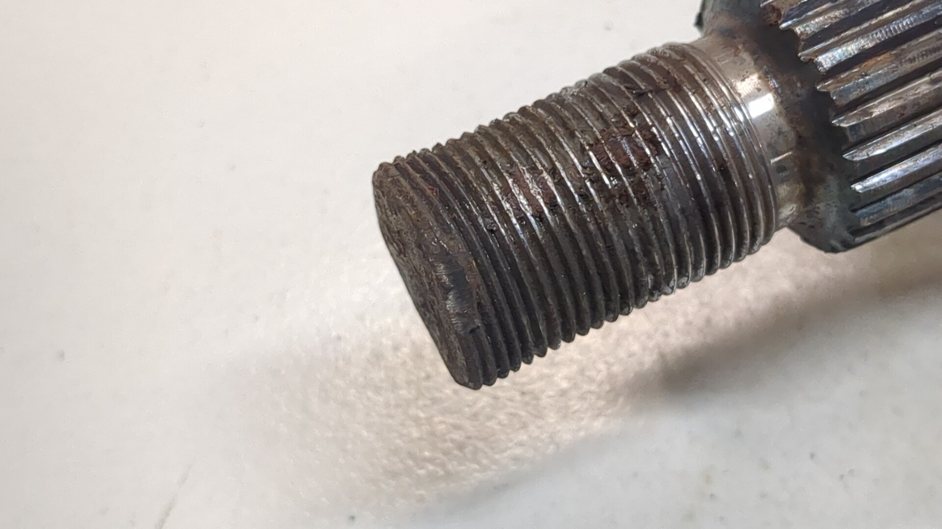 Полуось передняя правая