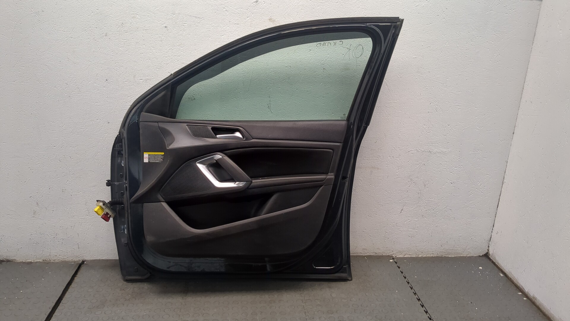 Дверь передняя правая