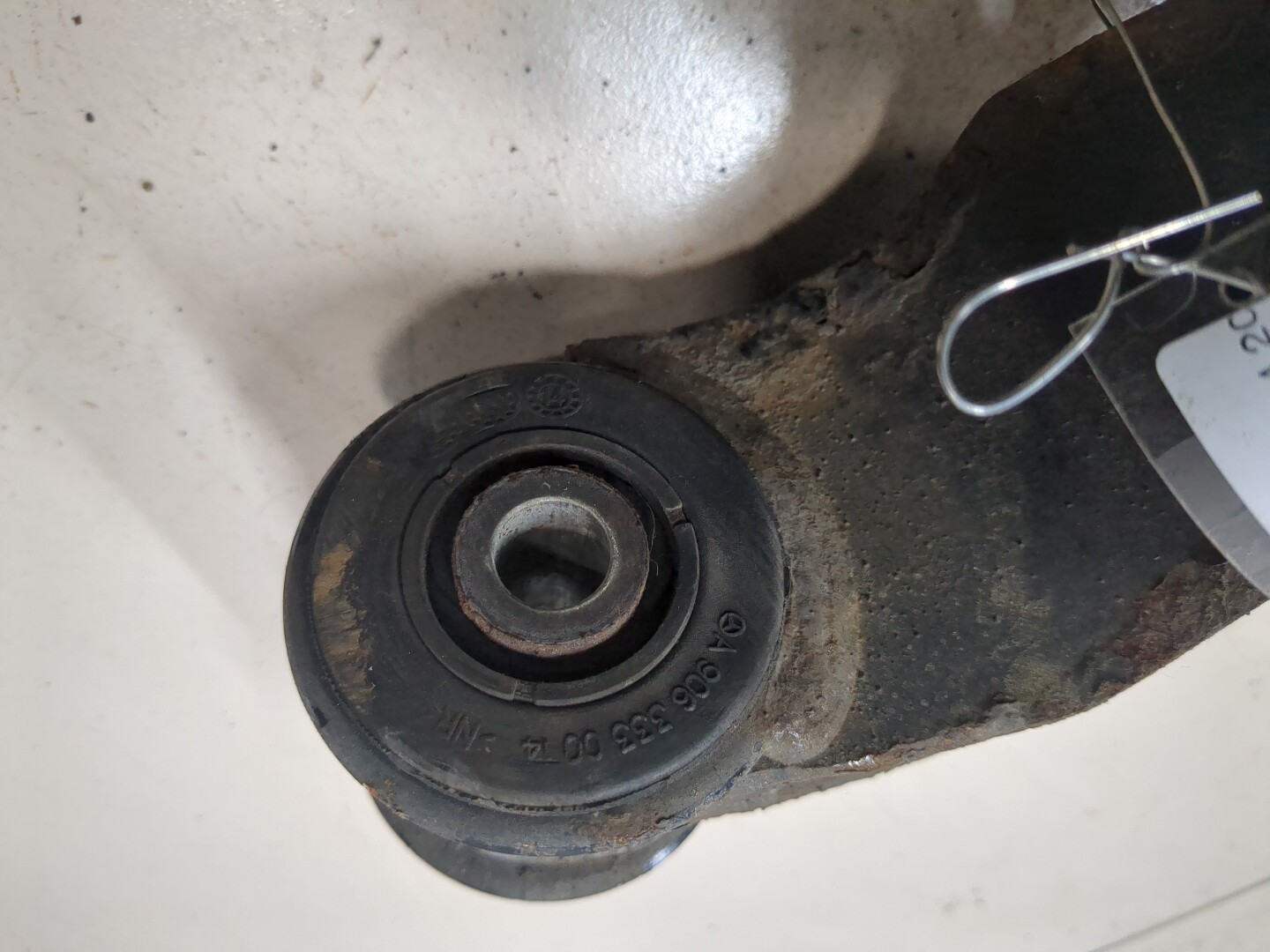 Рычаг передний правый