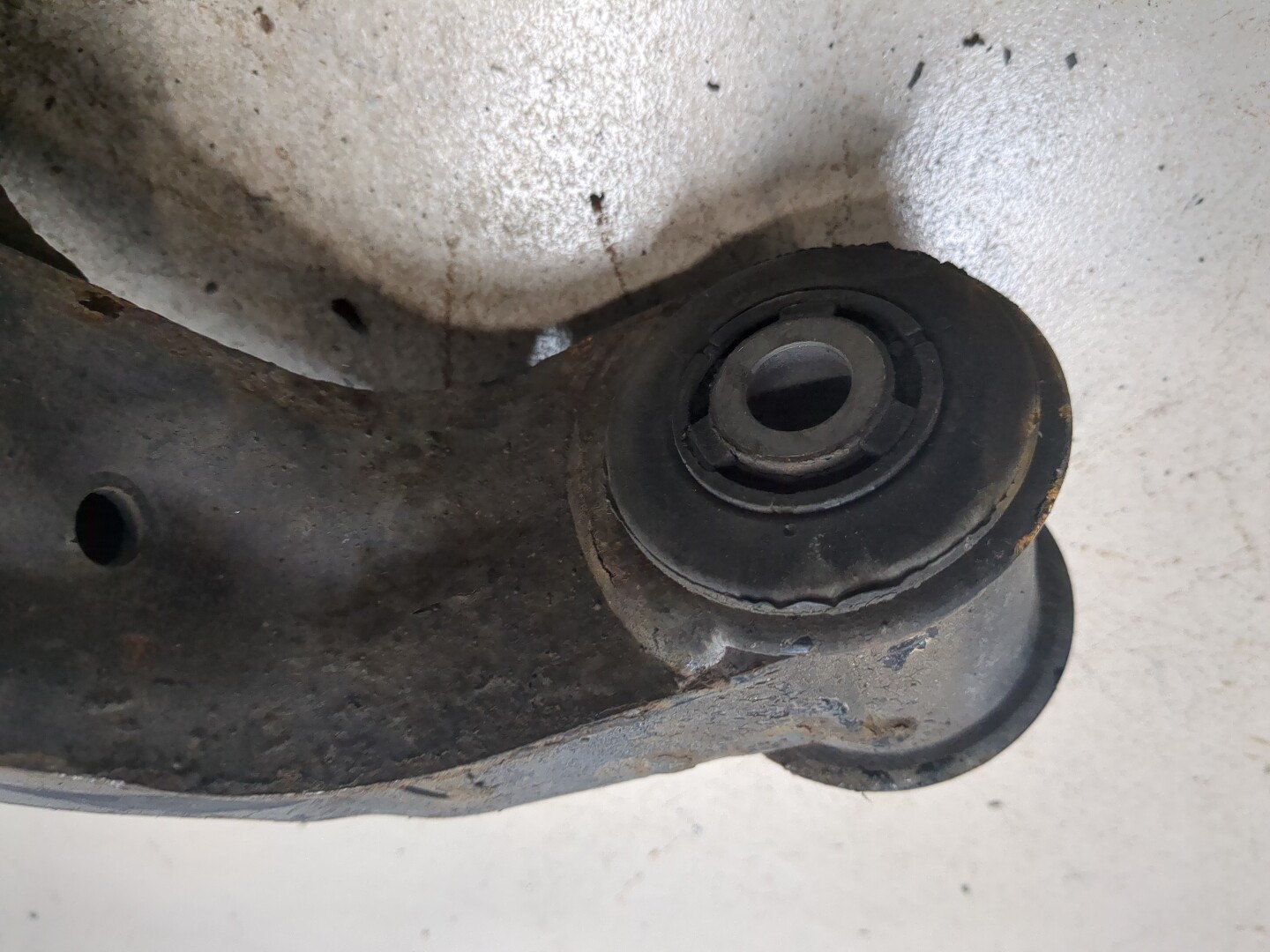 Рычаг передний правый