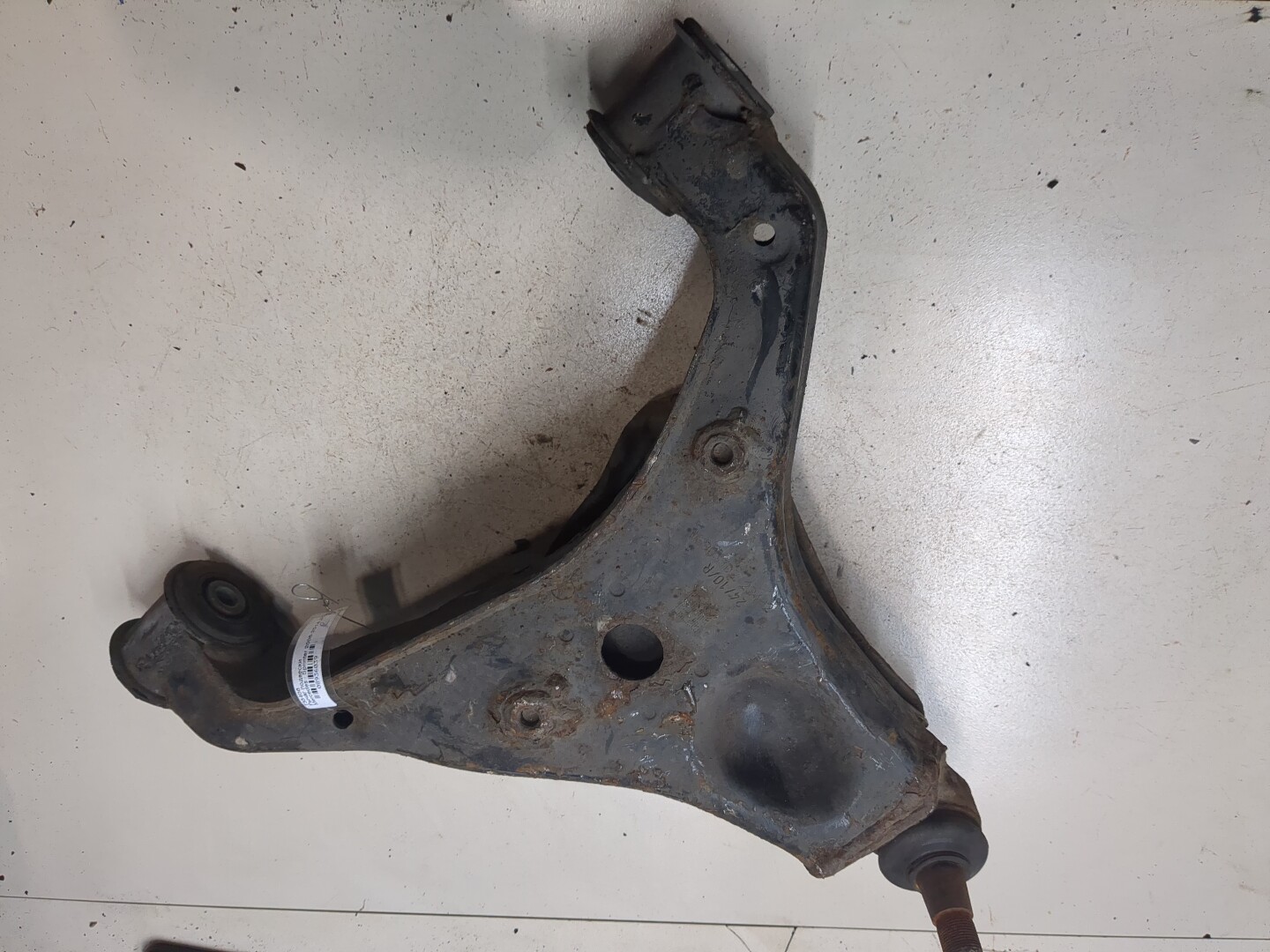 Рычаг передний правый