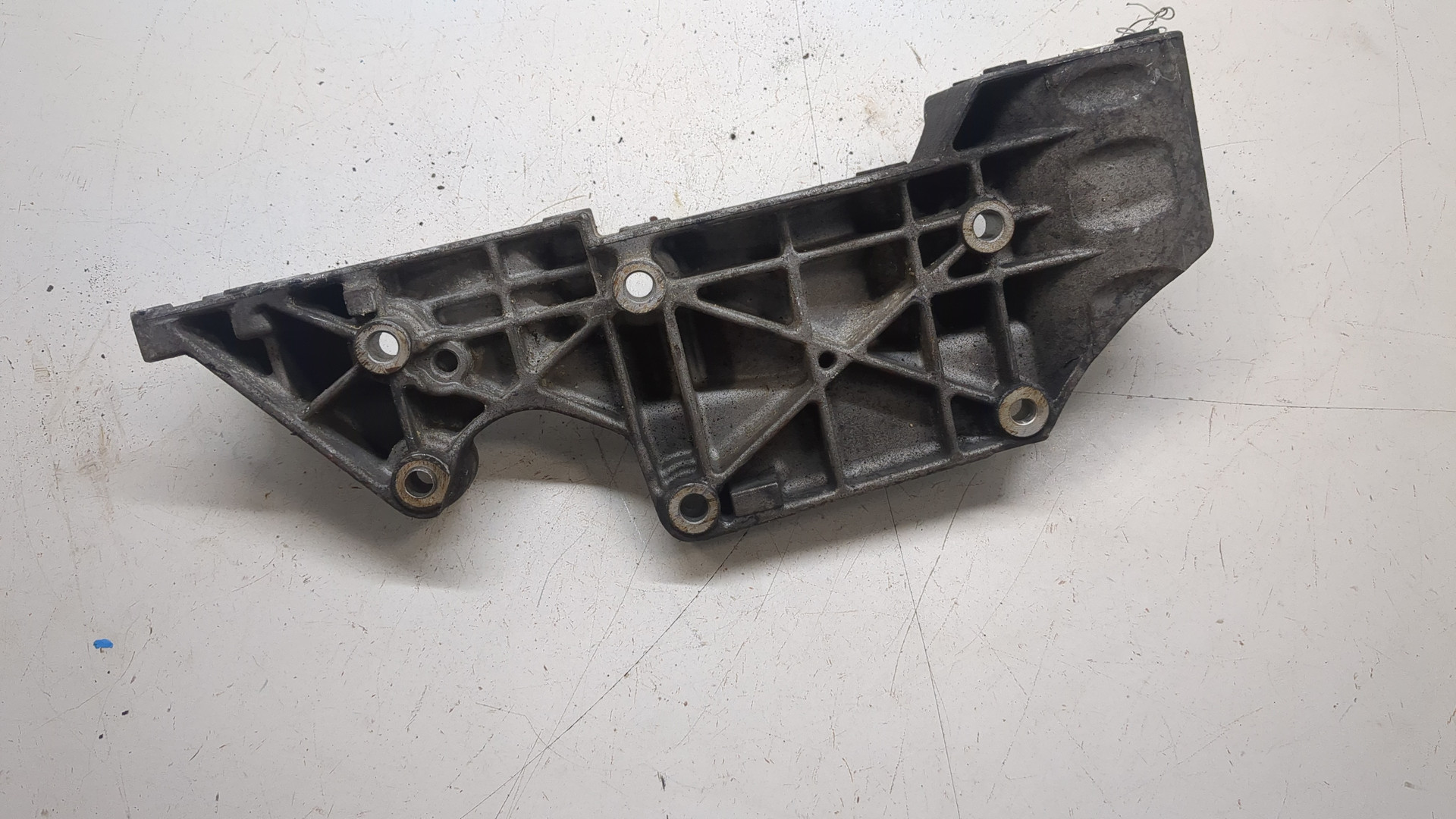 Кронштейн генератора