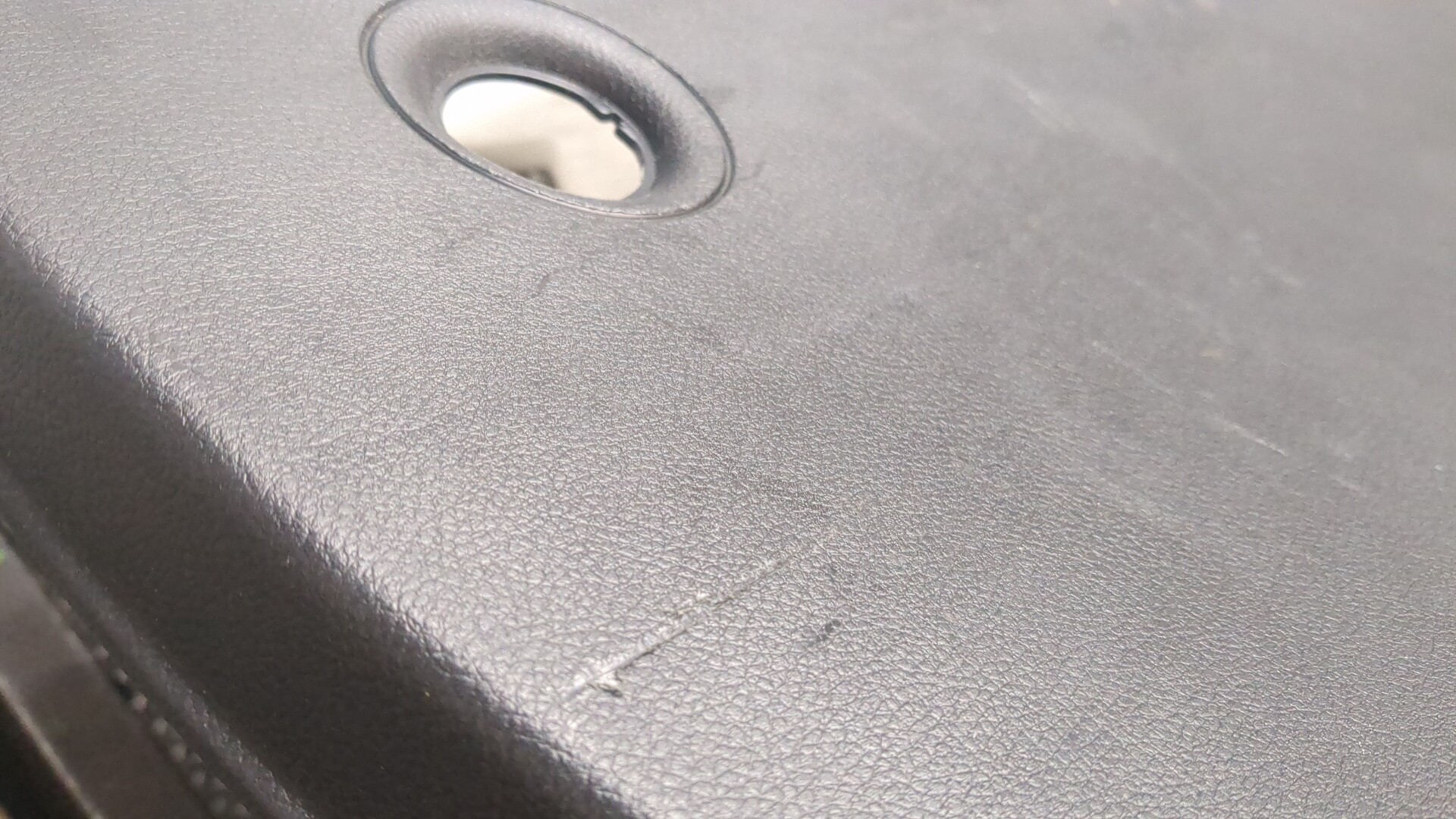 Обшивка двери багажника