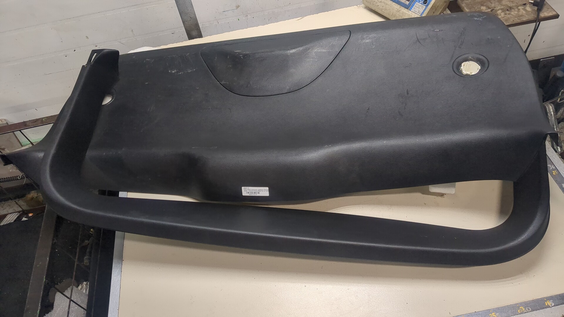 Обшивка двери багажника