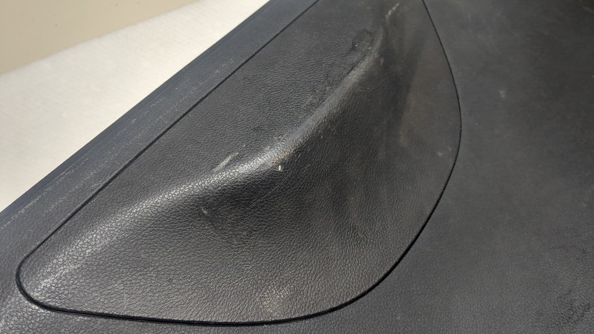 Обшивка двери багажника