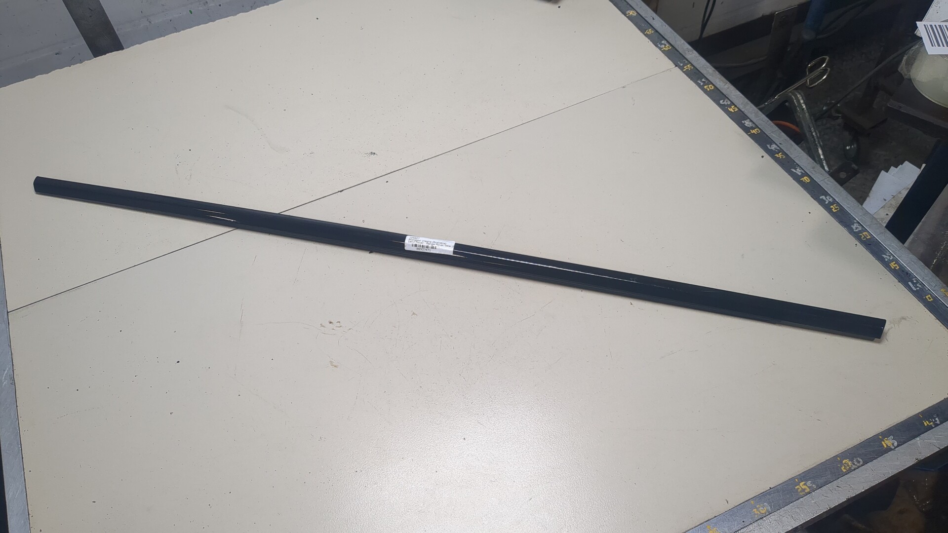 Накладка стекла заднего левого