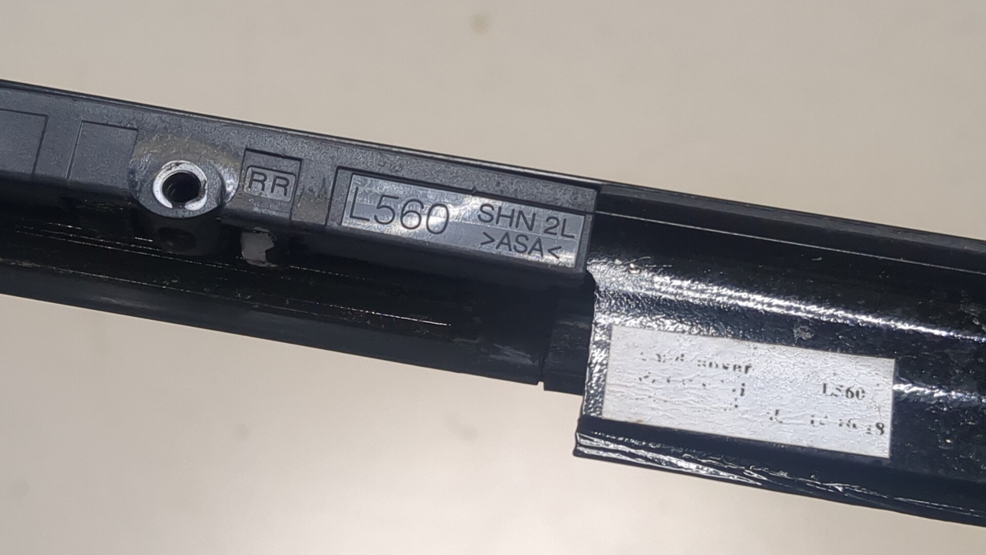 Накладка стекла заднего левого