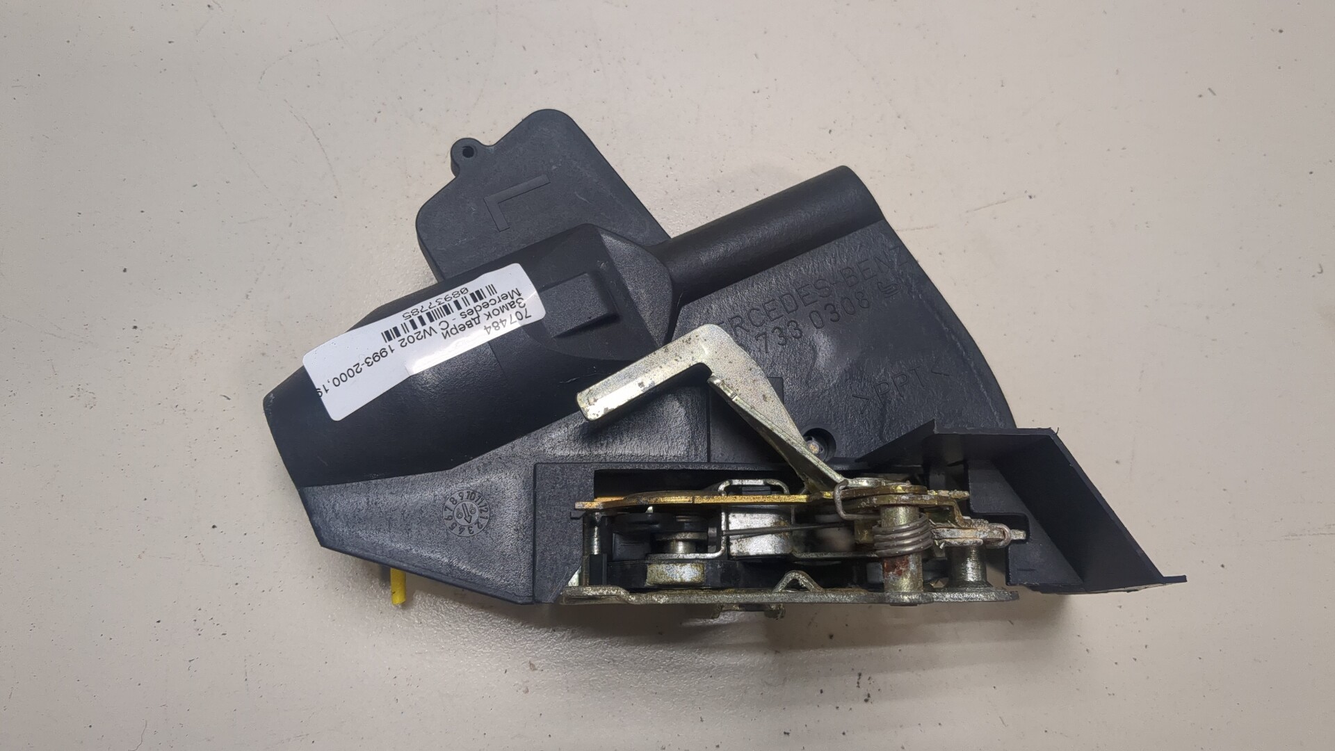 Замок двери задней левой