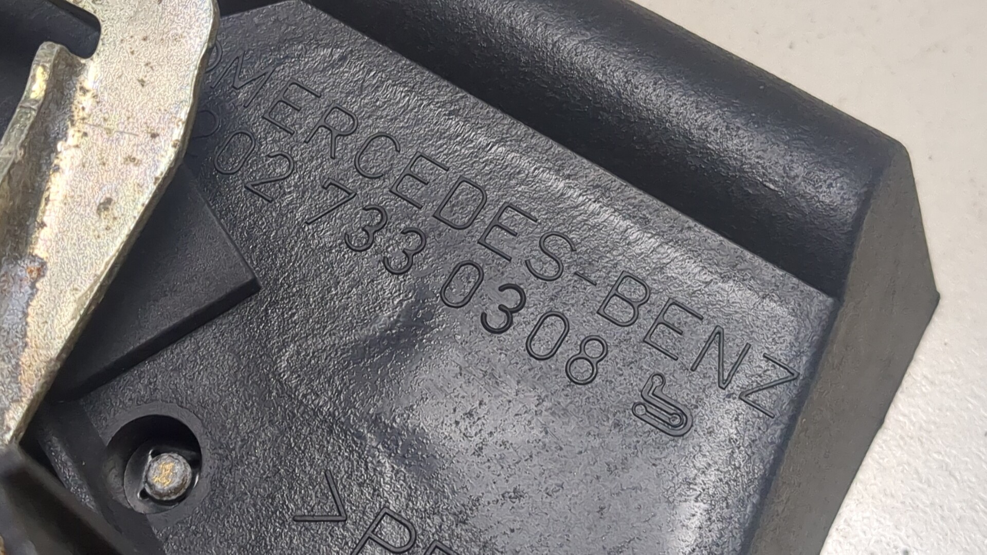 Замок двери задней левой