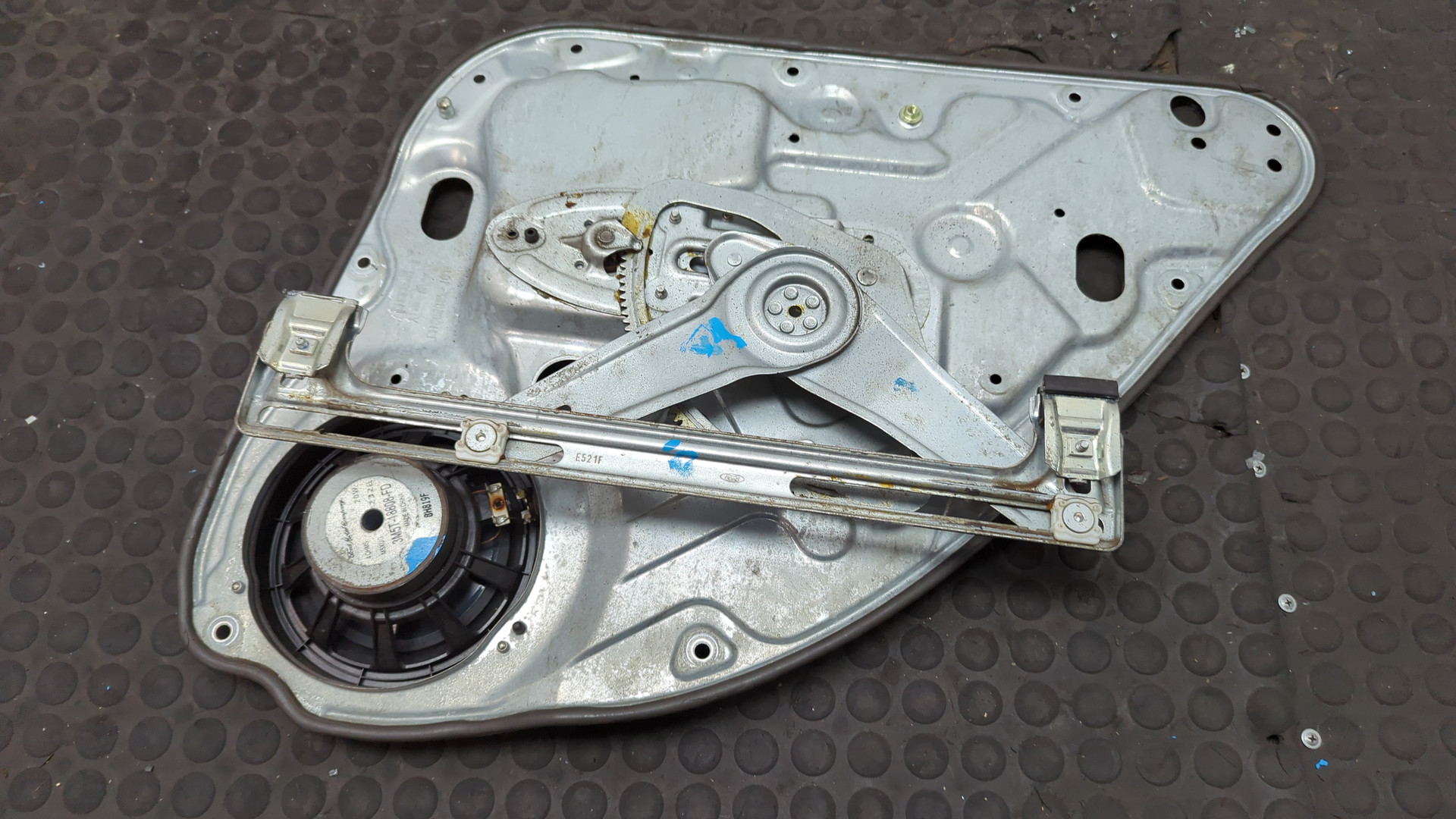 Стеклоподъемник электр. задний левый