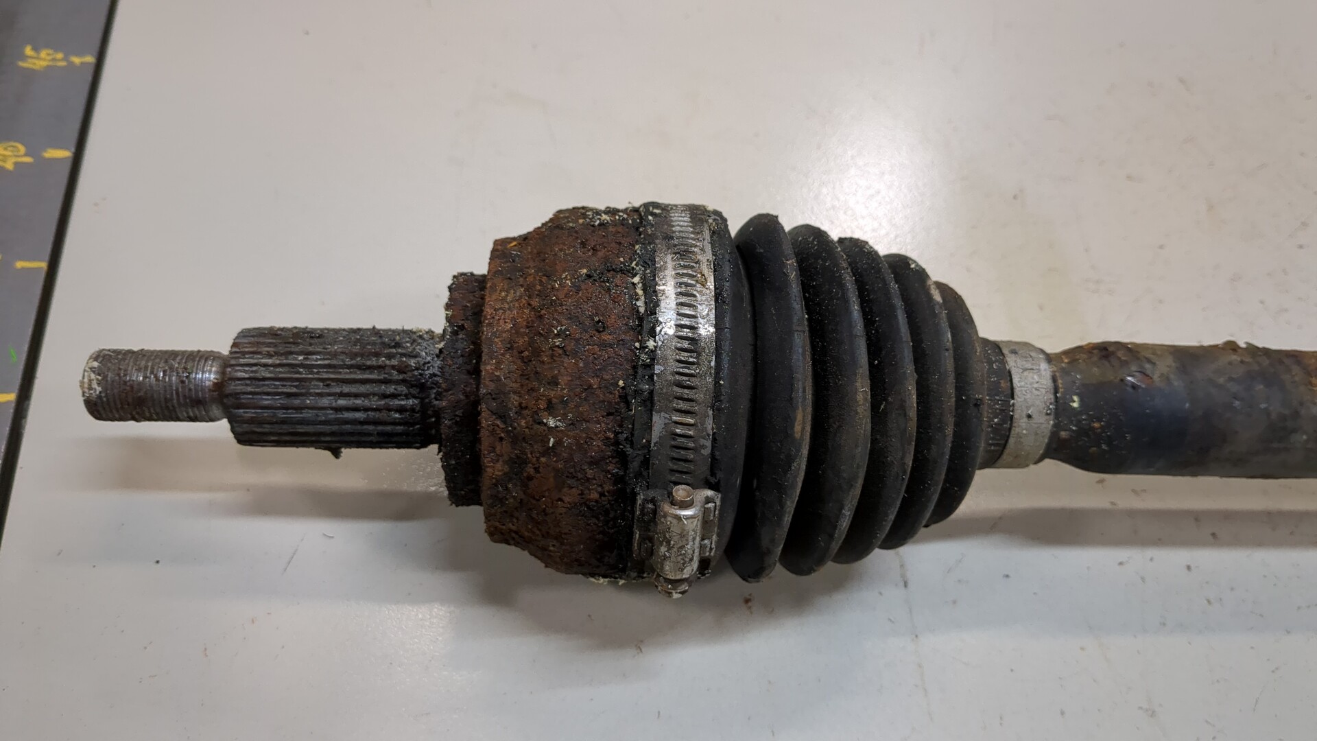 Полуось передняя левая