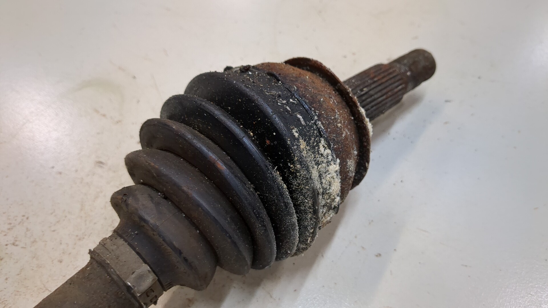 Полуось передняя левая