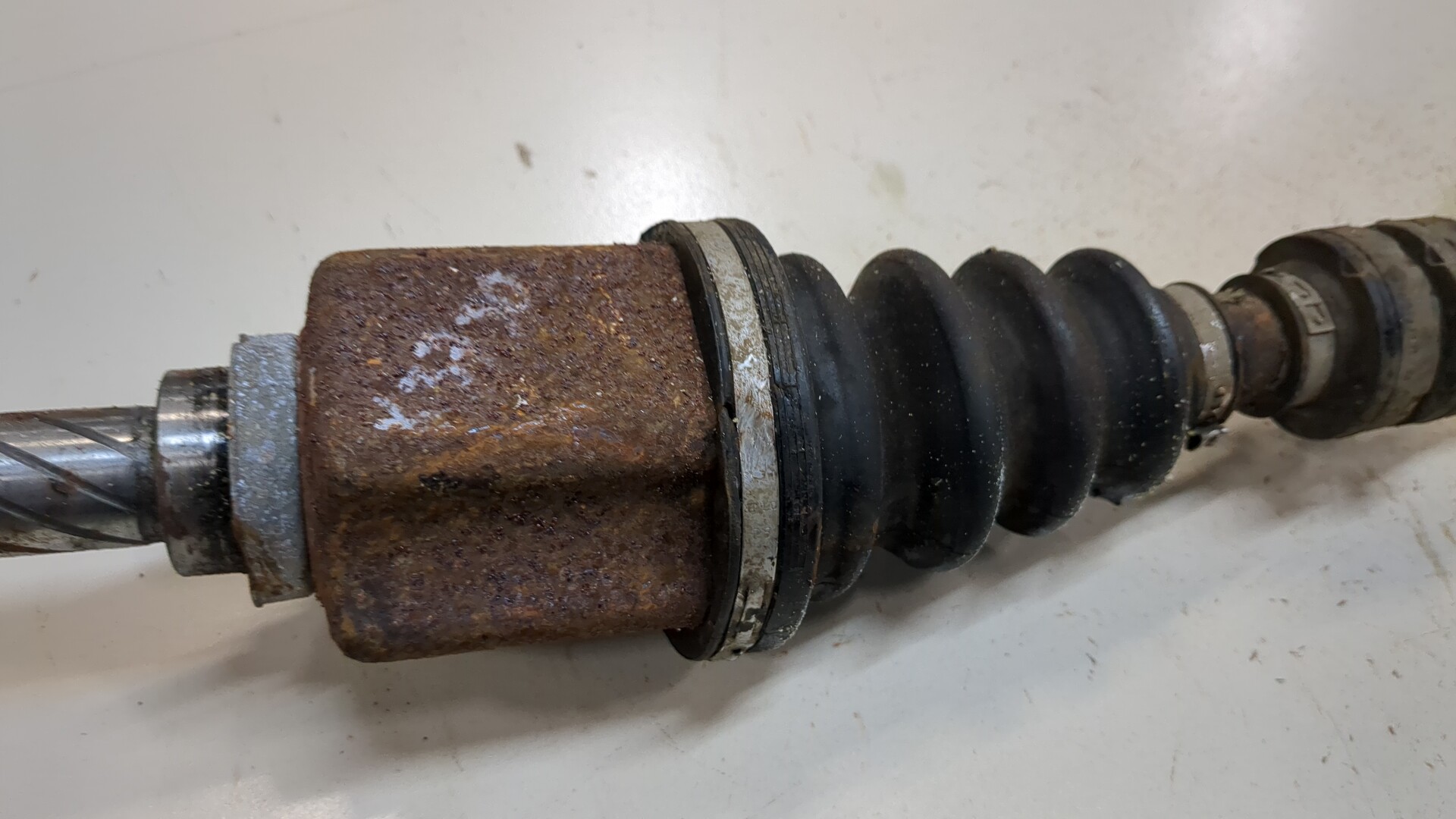 Полуось передняя левая