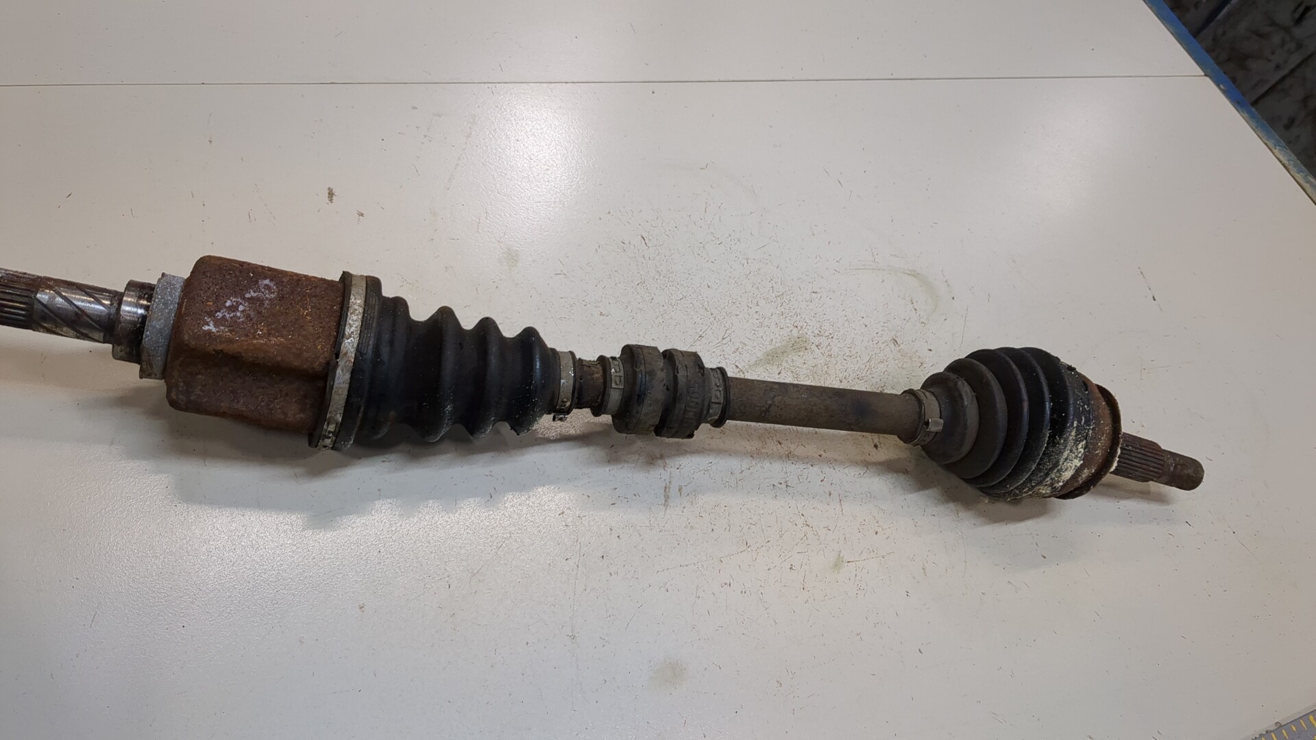 Полуось передняя левая