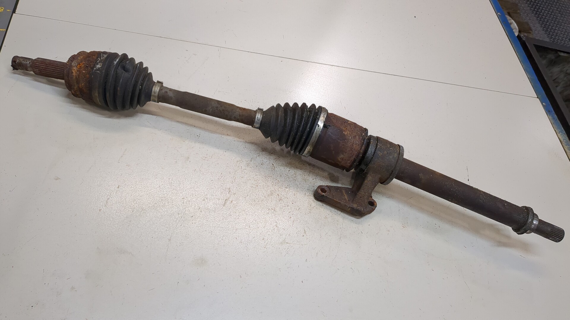 Полуось передняя правая