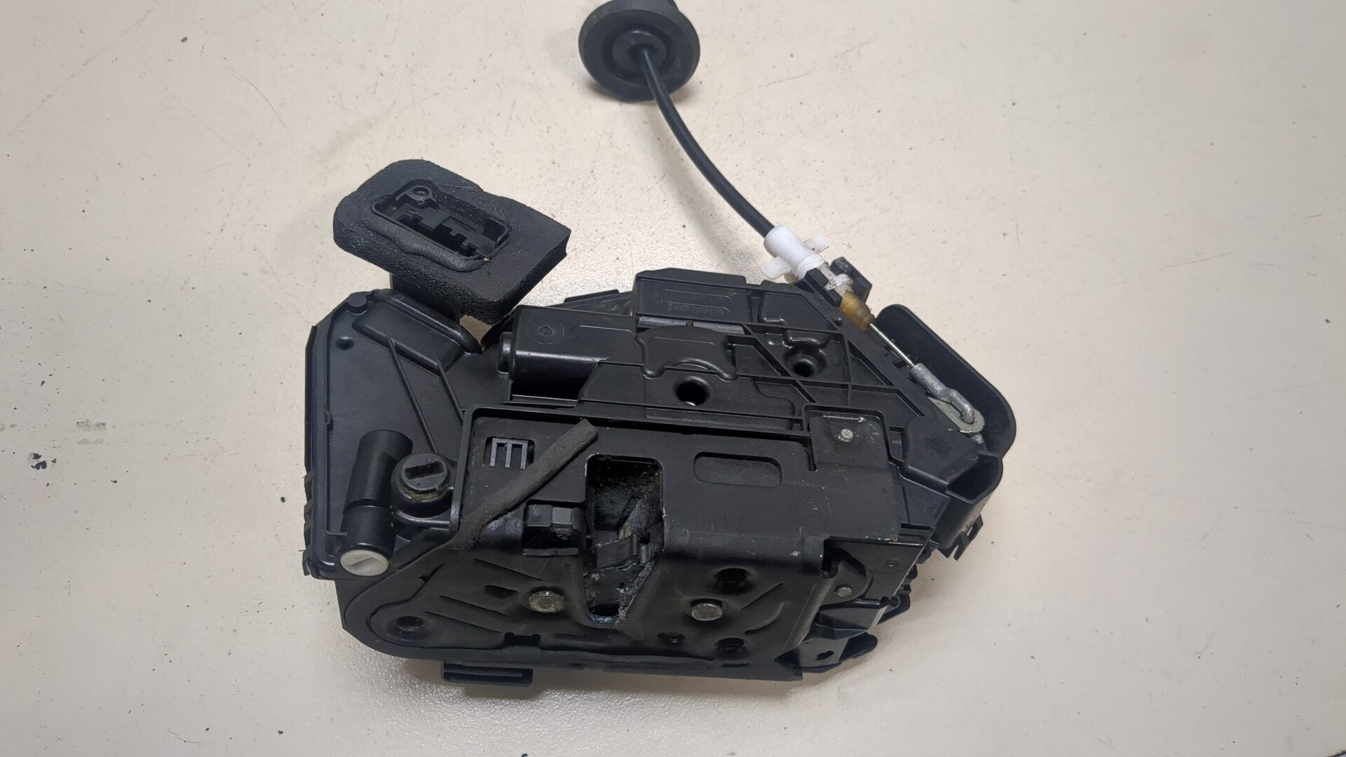 Замок двери задней левой