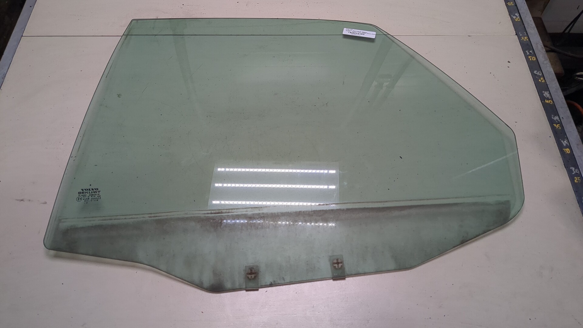Стекло двери задней левой