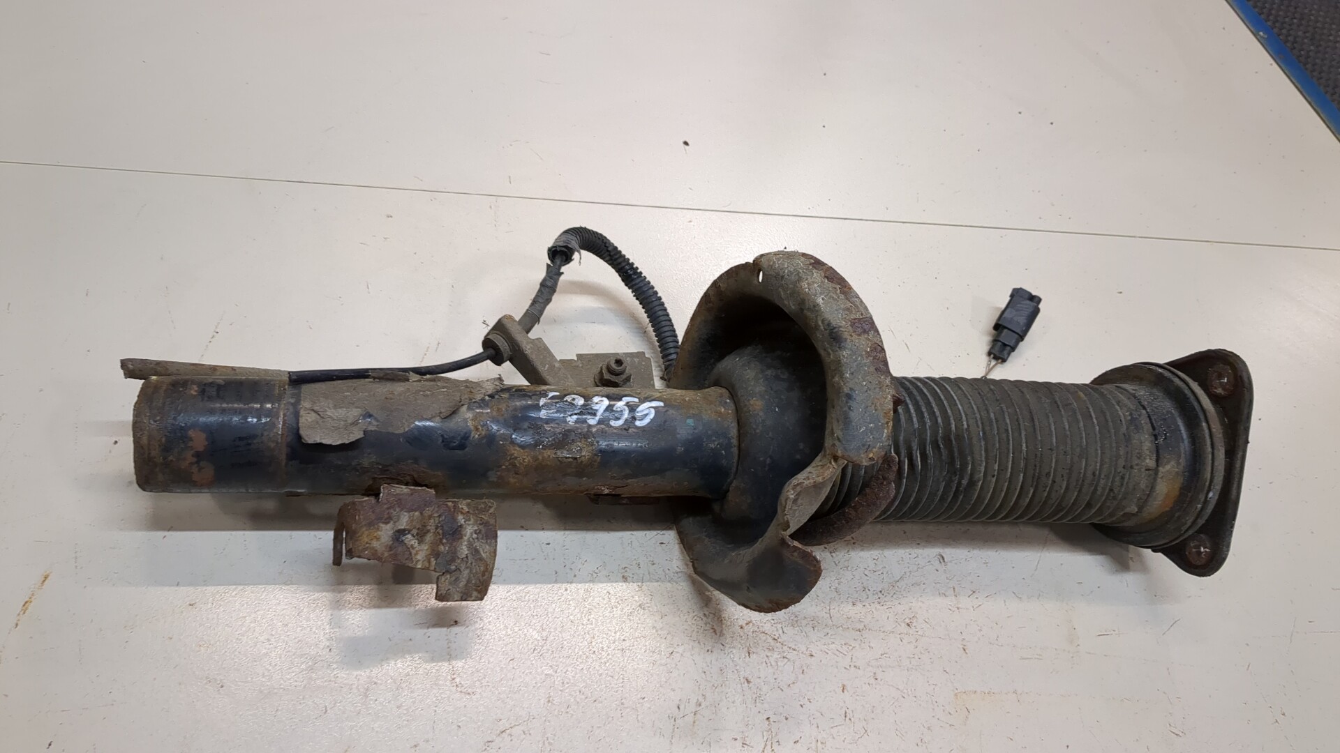 Амортизатор передний правый