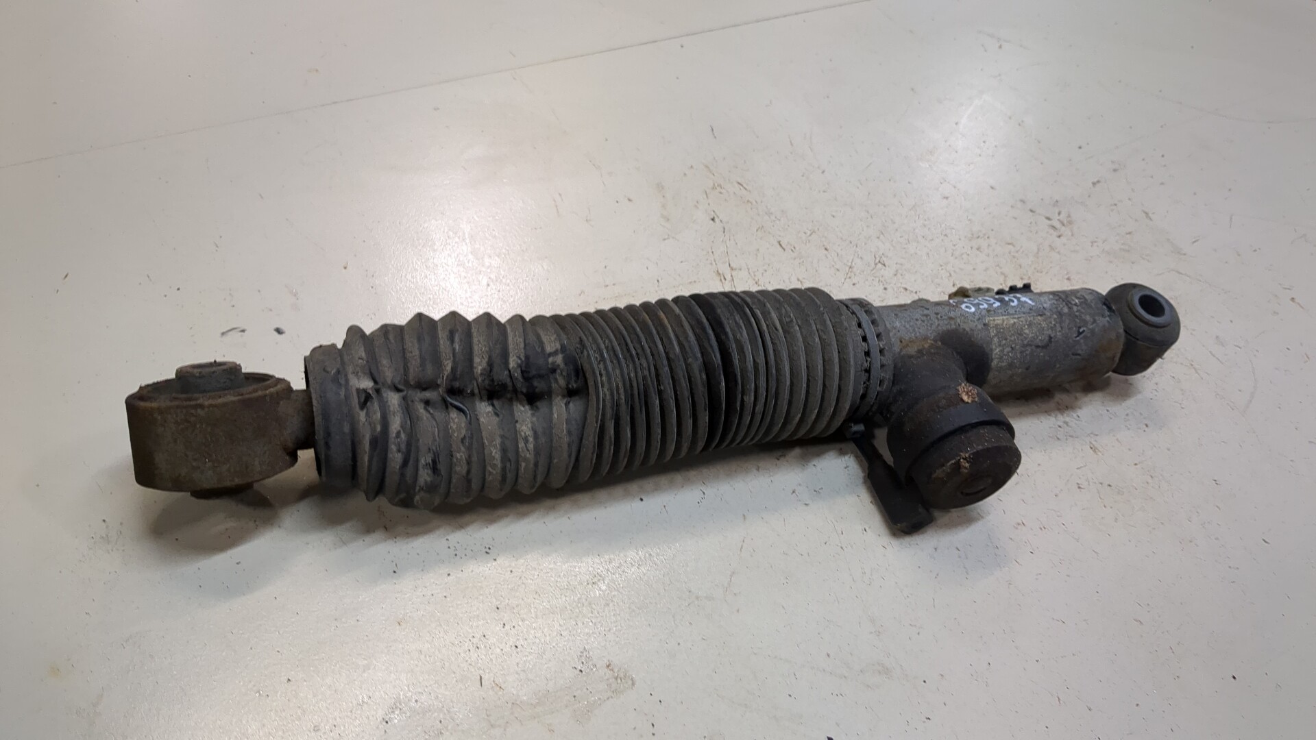 Амортизатор задний (стойка)