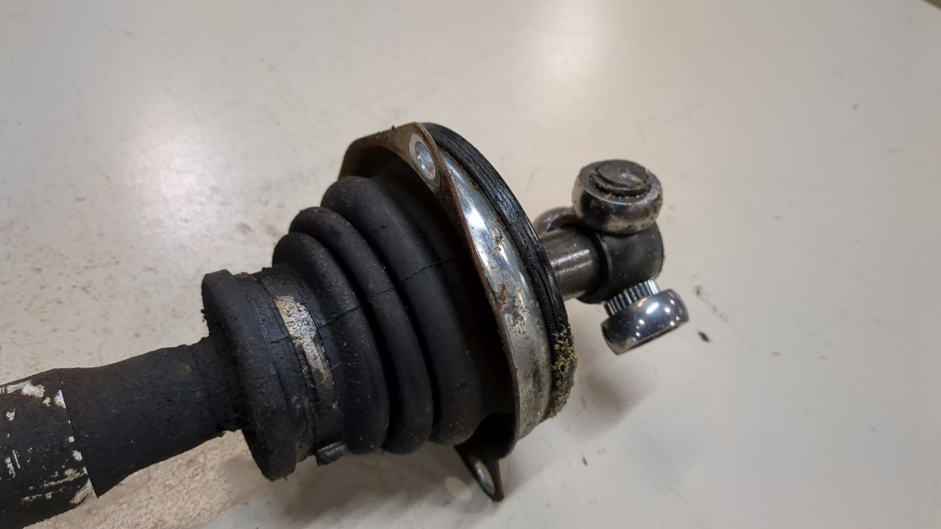 Полуось передняя левая