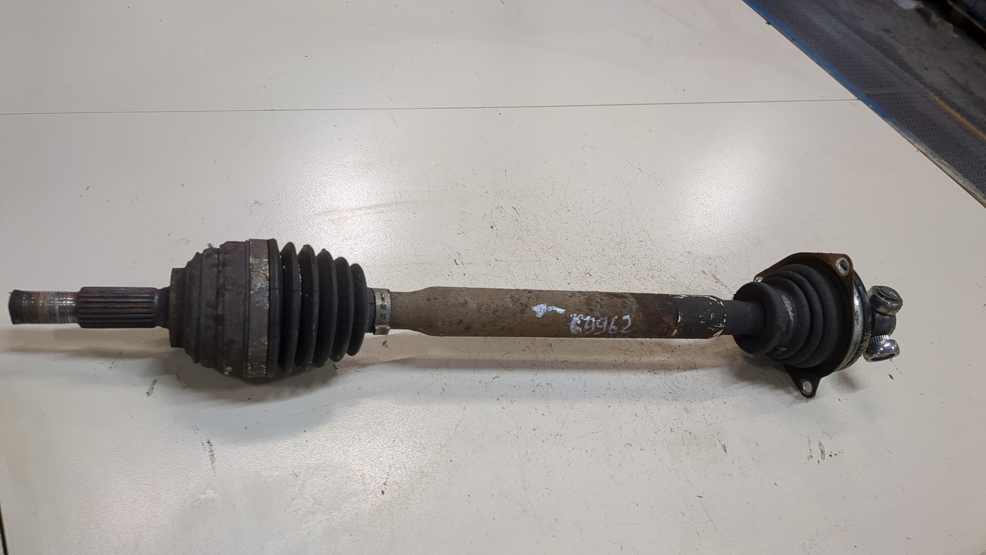 Полуось передняя левая