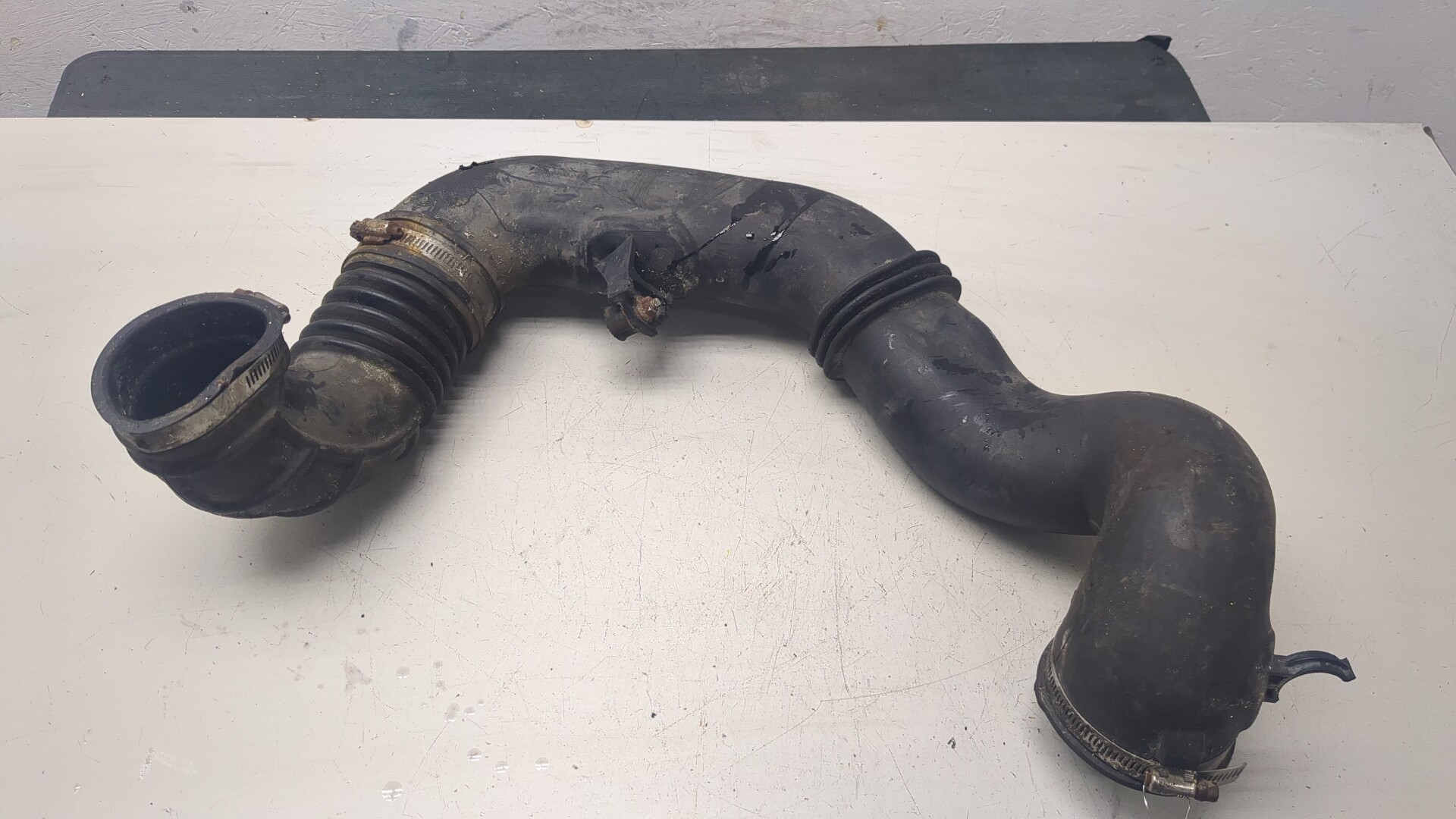 Патрубок воздушного фильтра