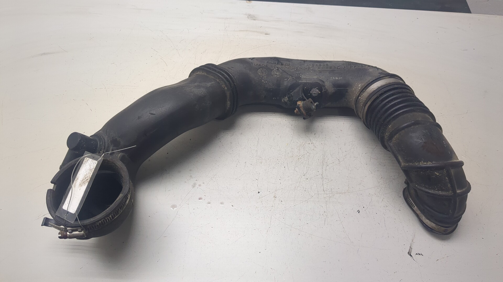 Патрубок воздушного фильтра