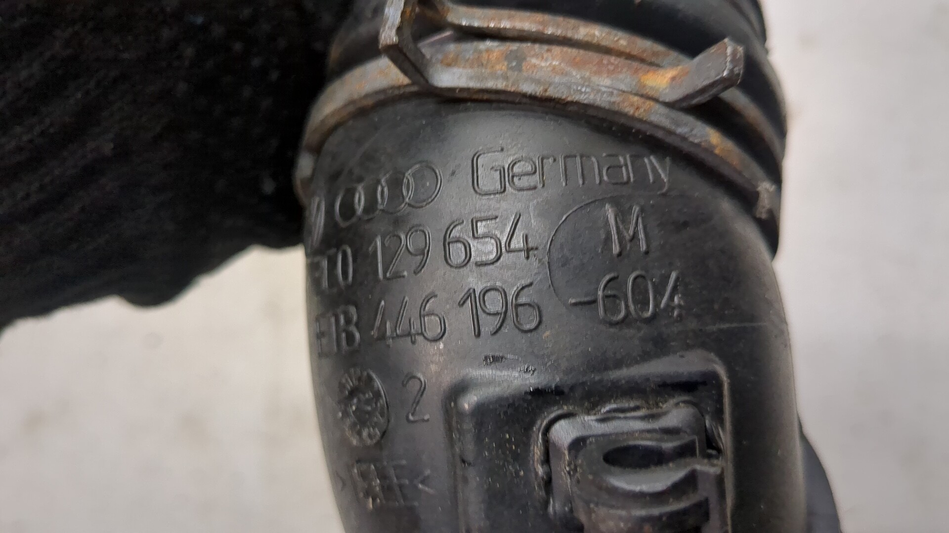 Патрубок воздушного фильтра