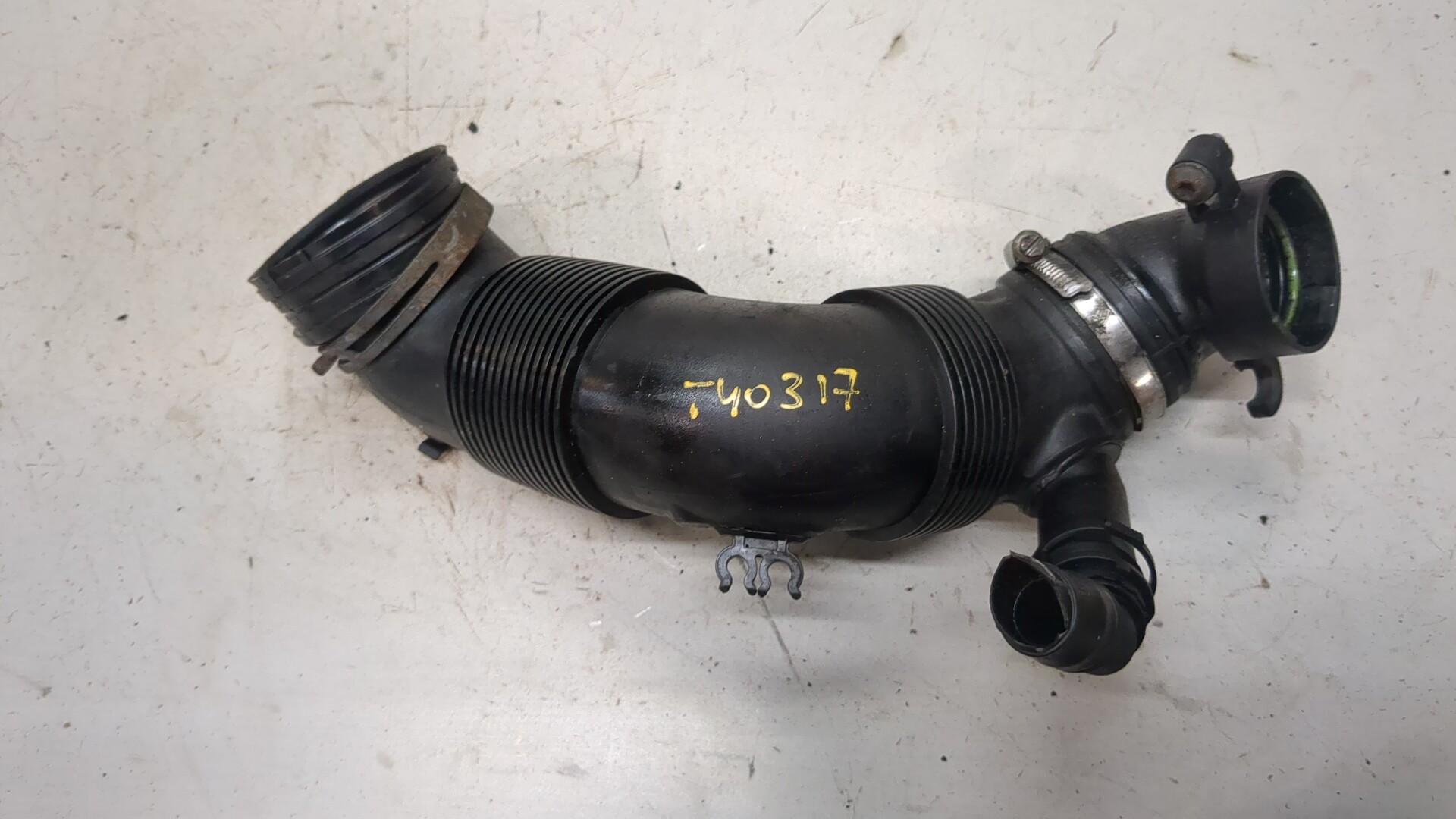 Патрубок воздушного фильтра