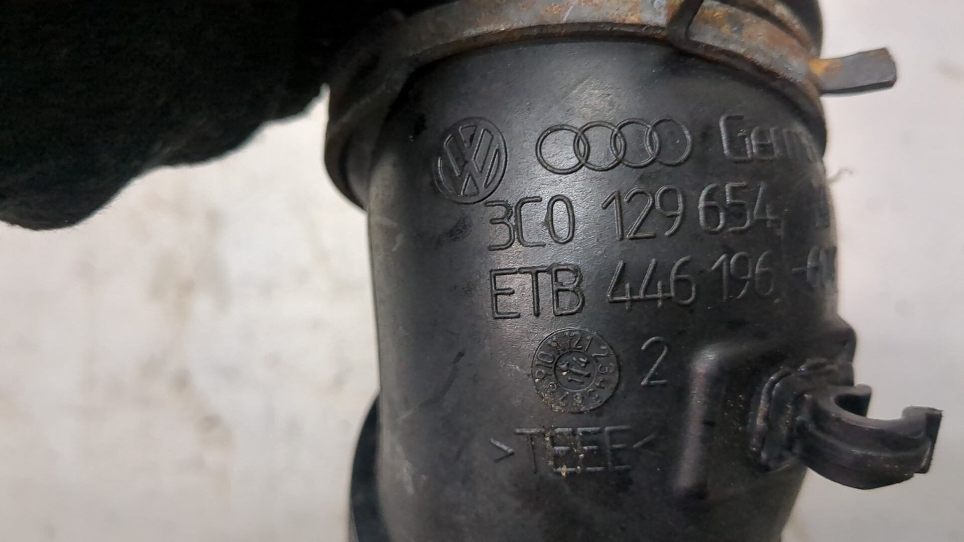 Патрубок воздушного фильтра