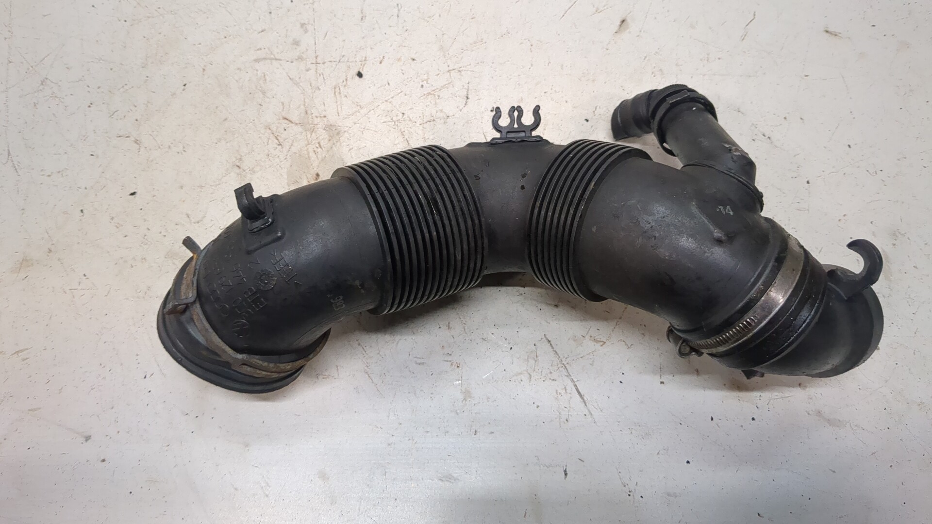 Патрубок воздушного фильтра