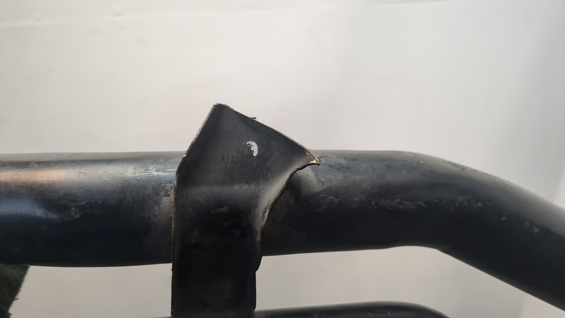 Горловина топливного бака