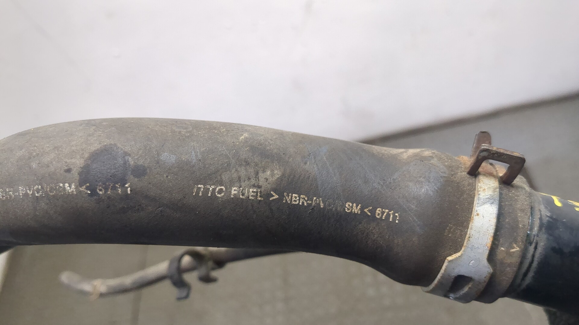 Горловина топливного бака