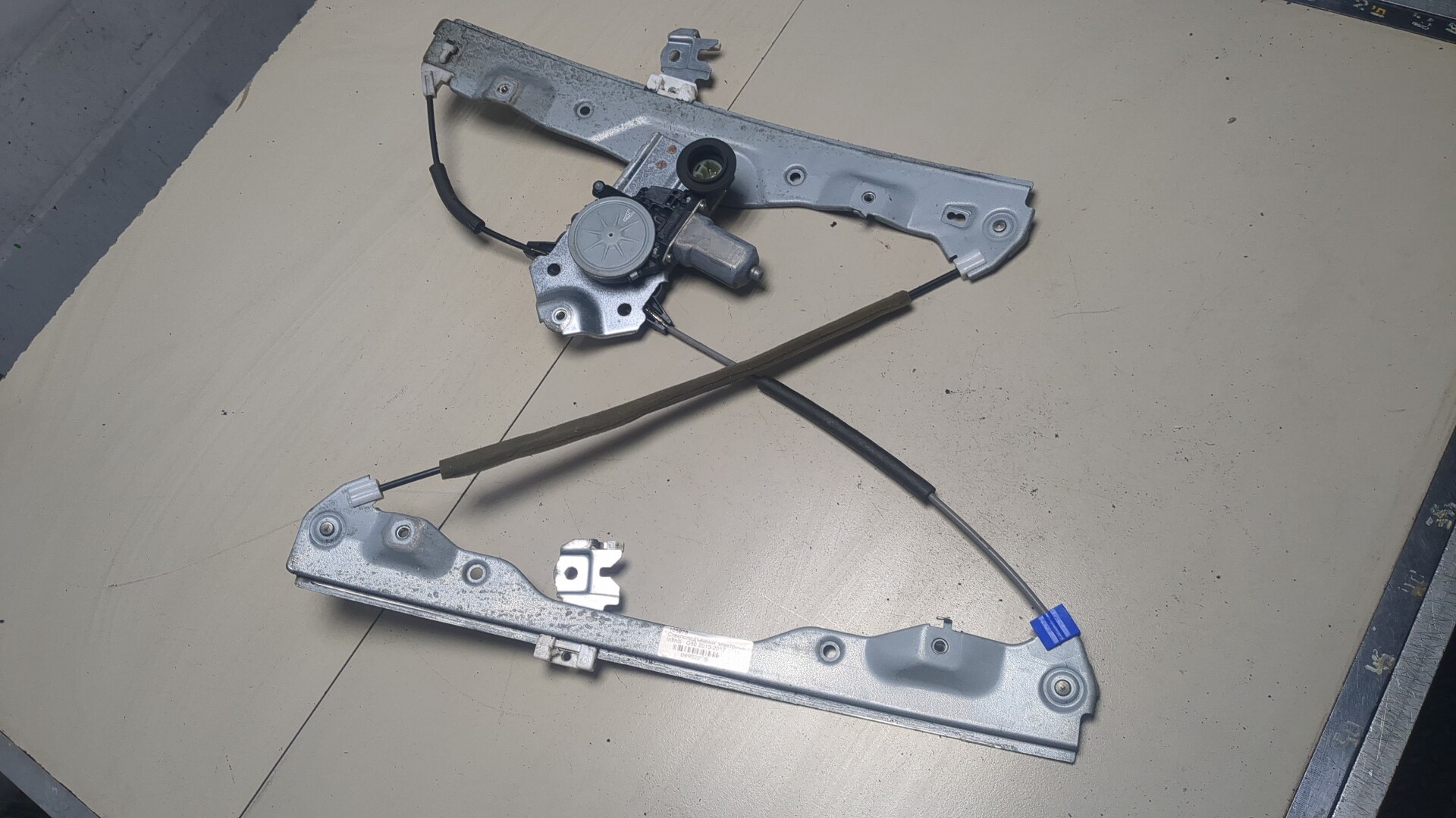 Стеклоподъемник электр. передний правый