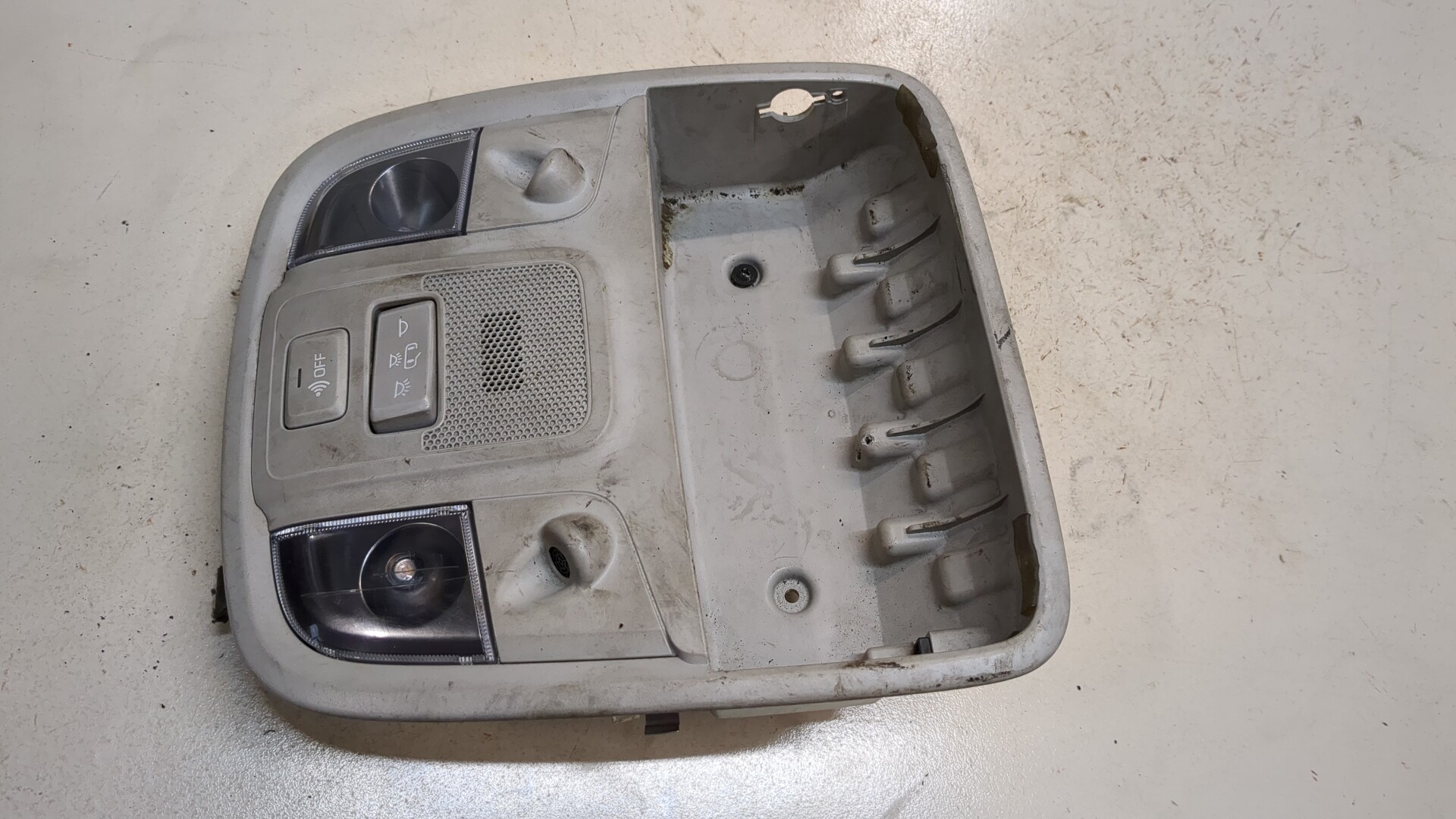 Плафон салонный