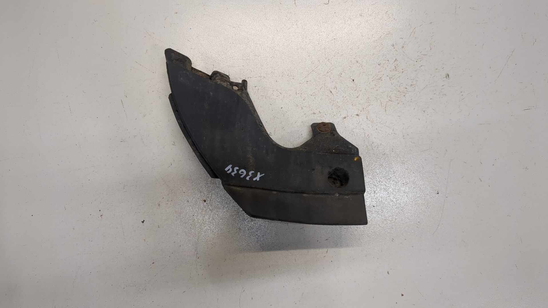 Брызговик задний левый