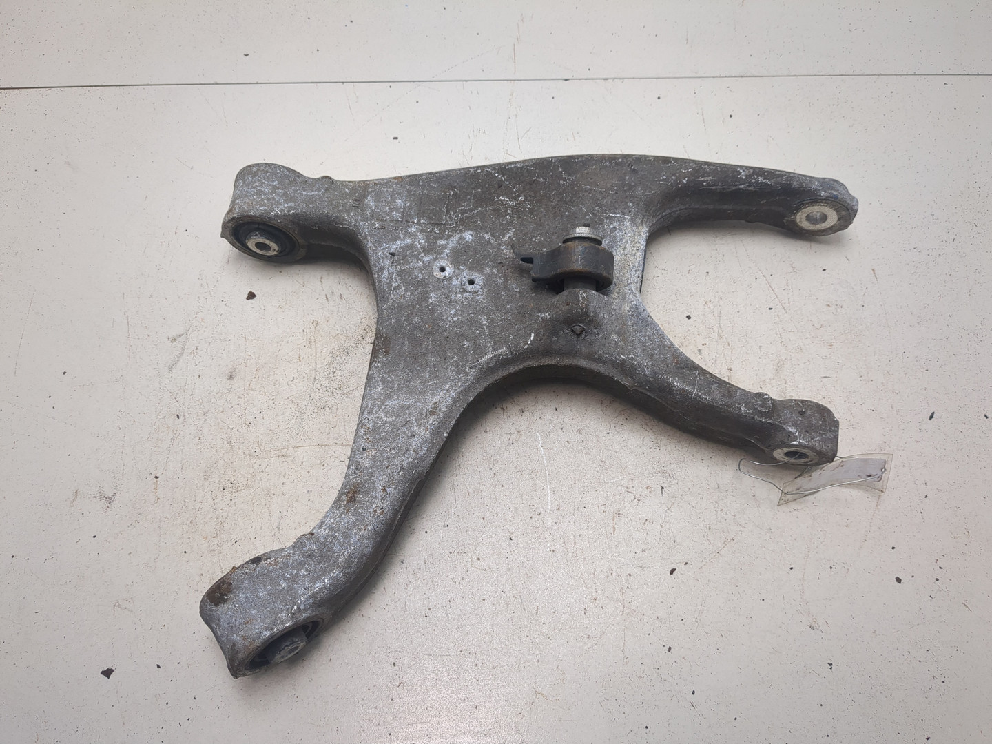 Рычаг задний правый