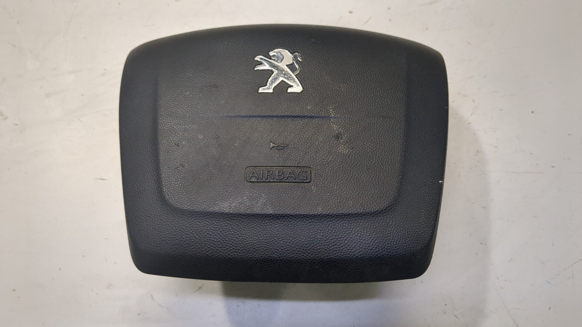 Подушка безопасности в рулевое колесо