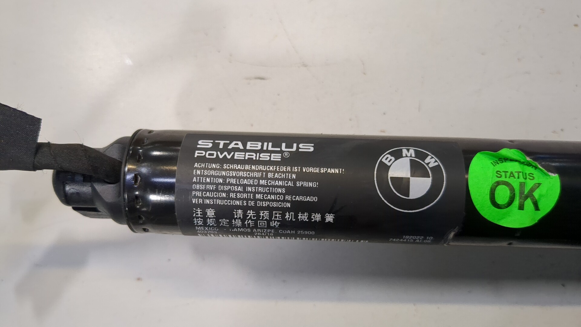 Амортизатор крышки багажника