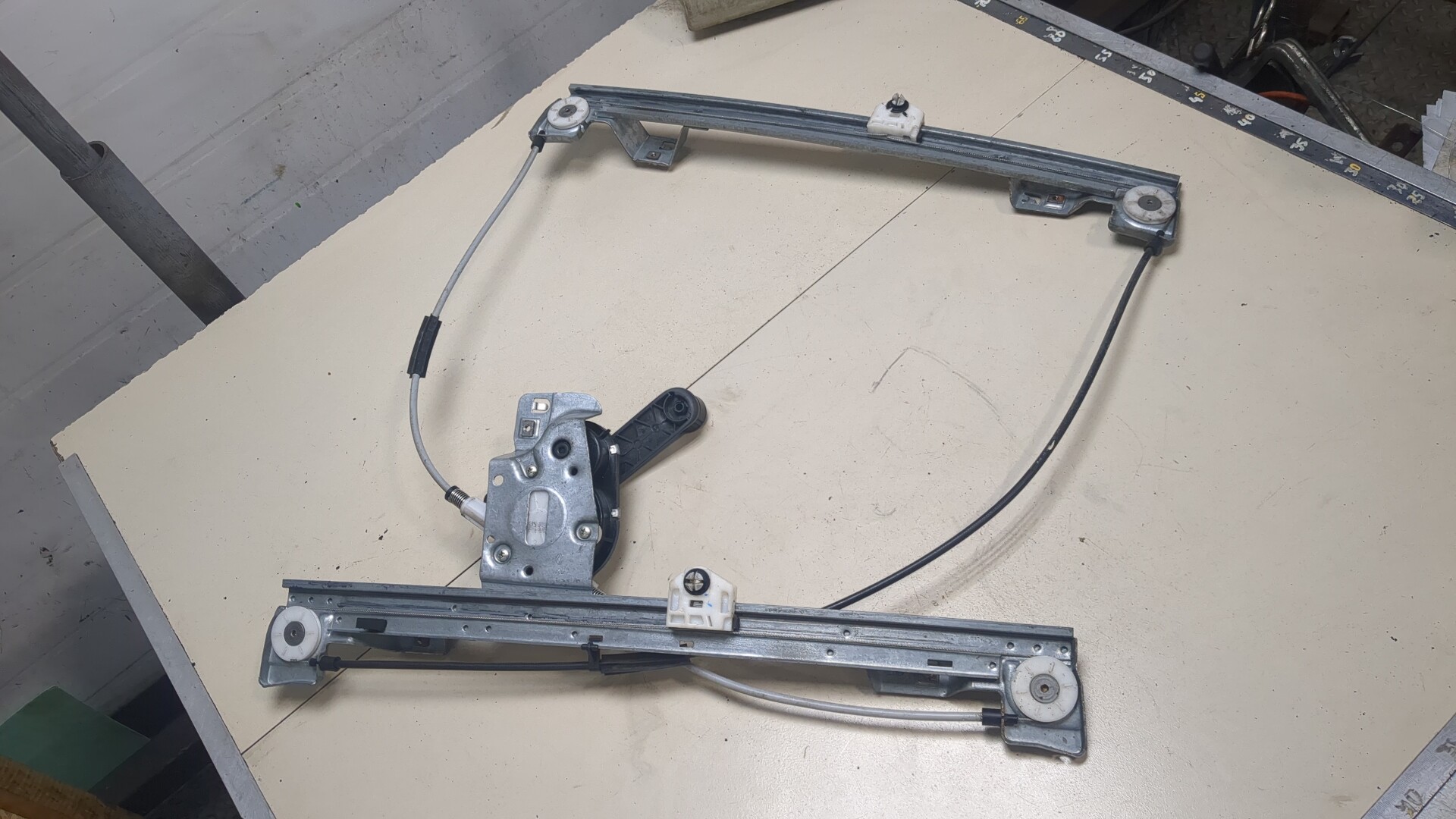 Стеклоподъемник механ. передний левый