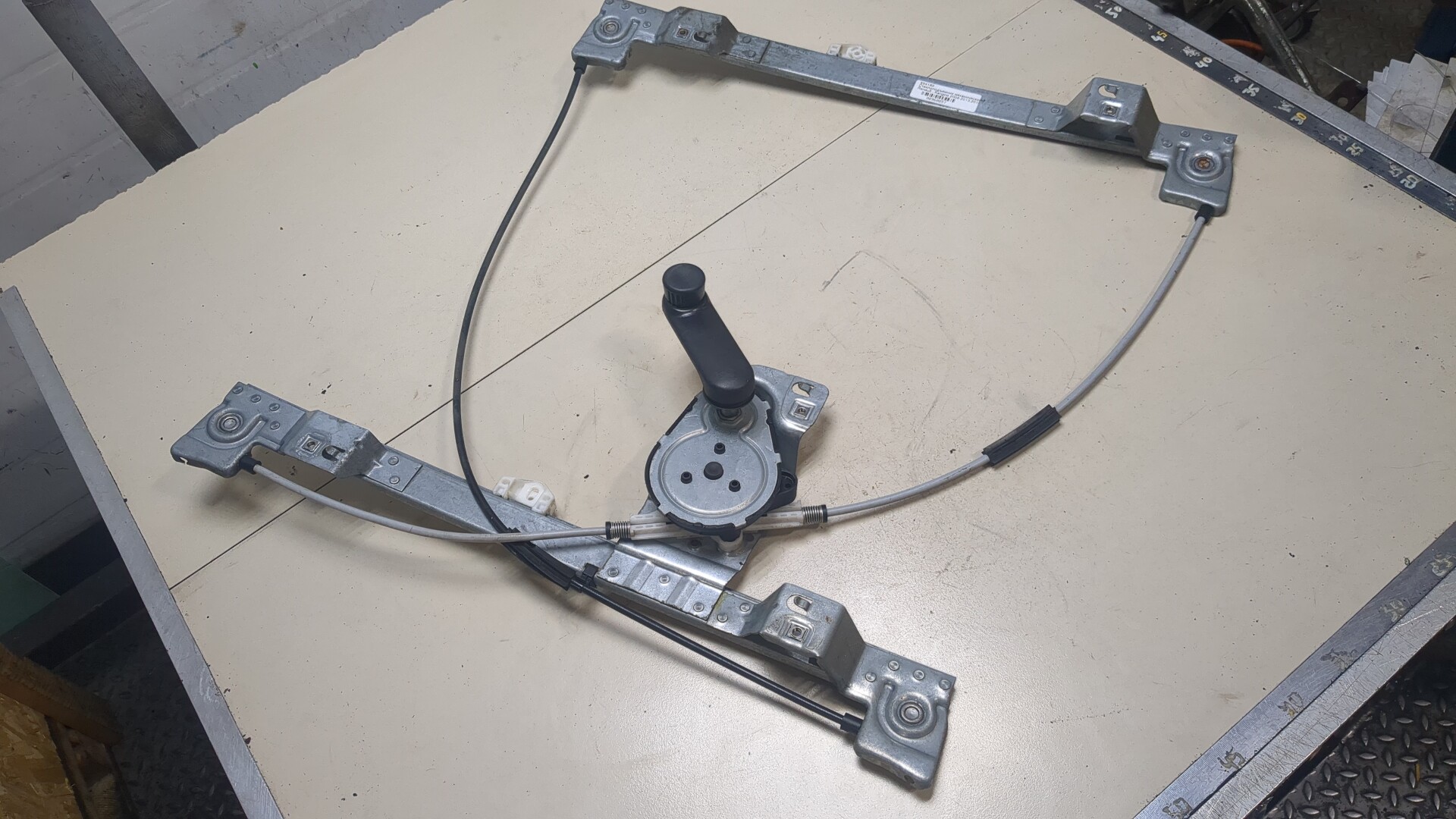 Стеклоподъемник механ. передний левый