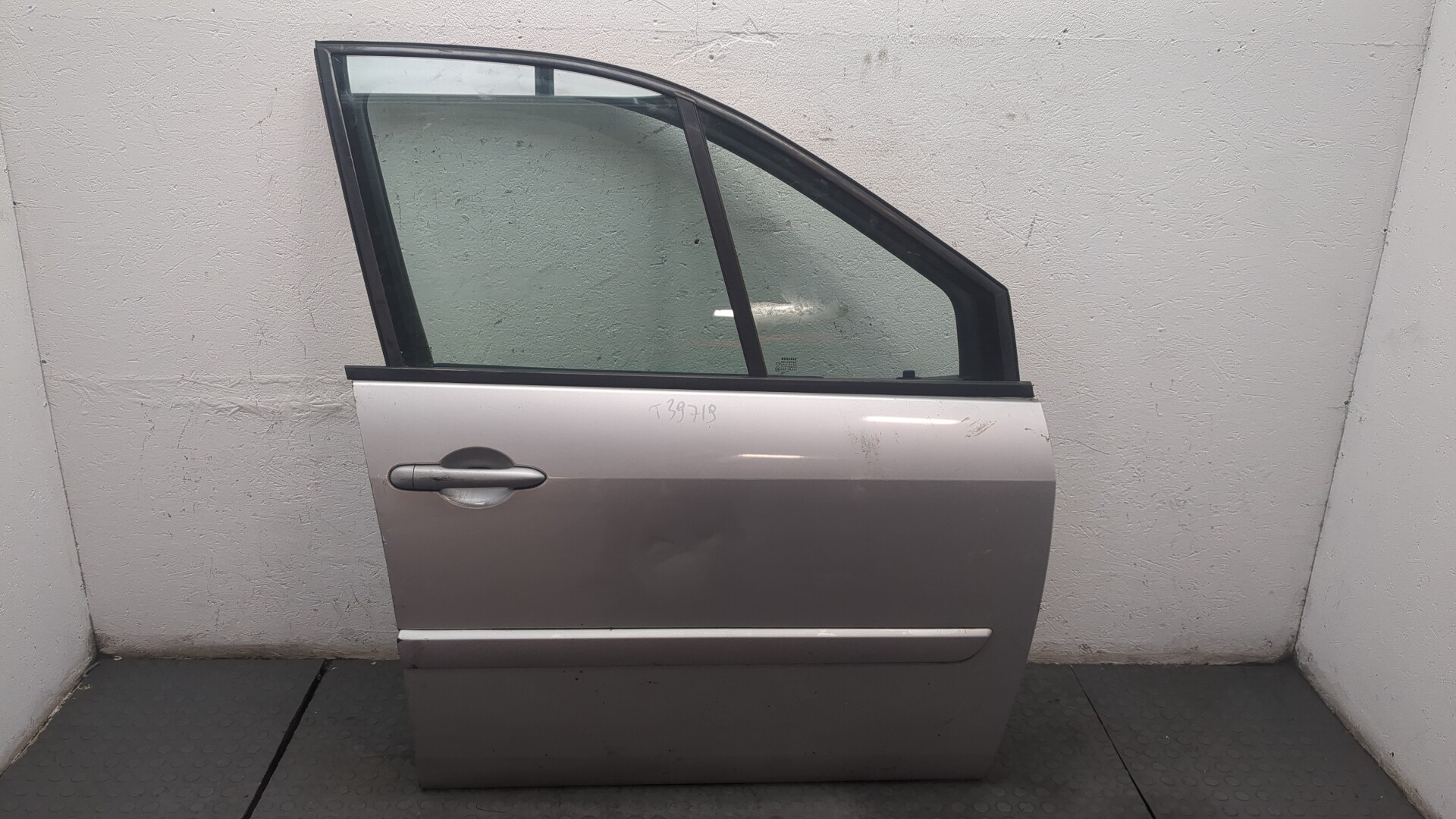 Дверь передняя правая