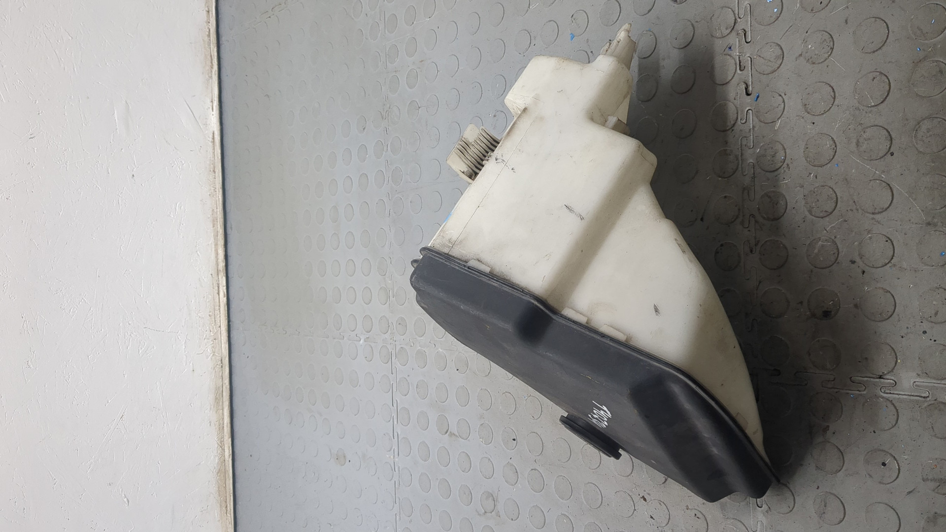 Бачок омывателя лобового стекла