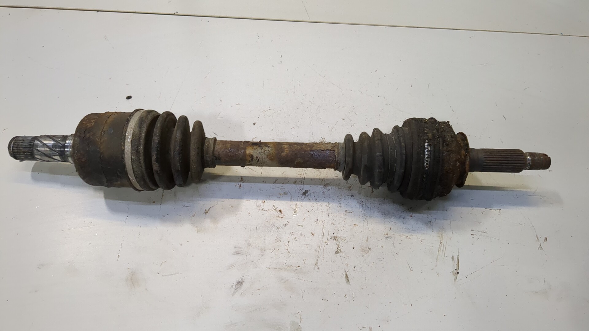 Полуось передняя левая