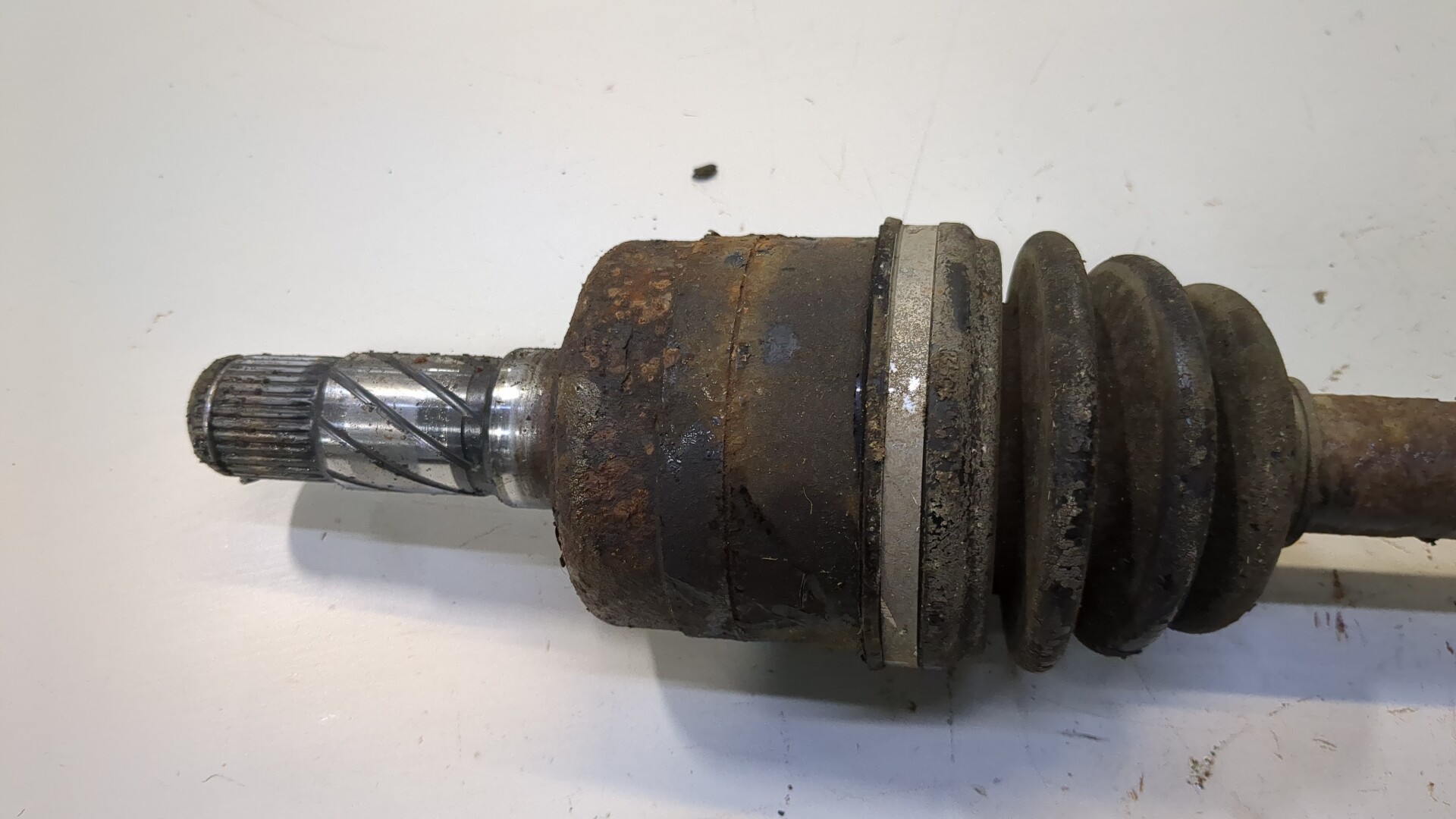 Полуось передняя левая