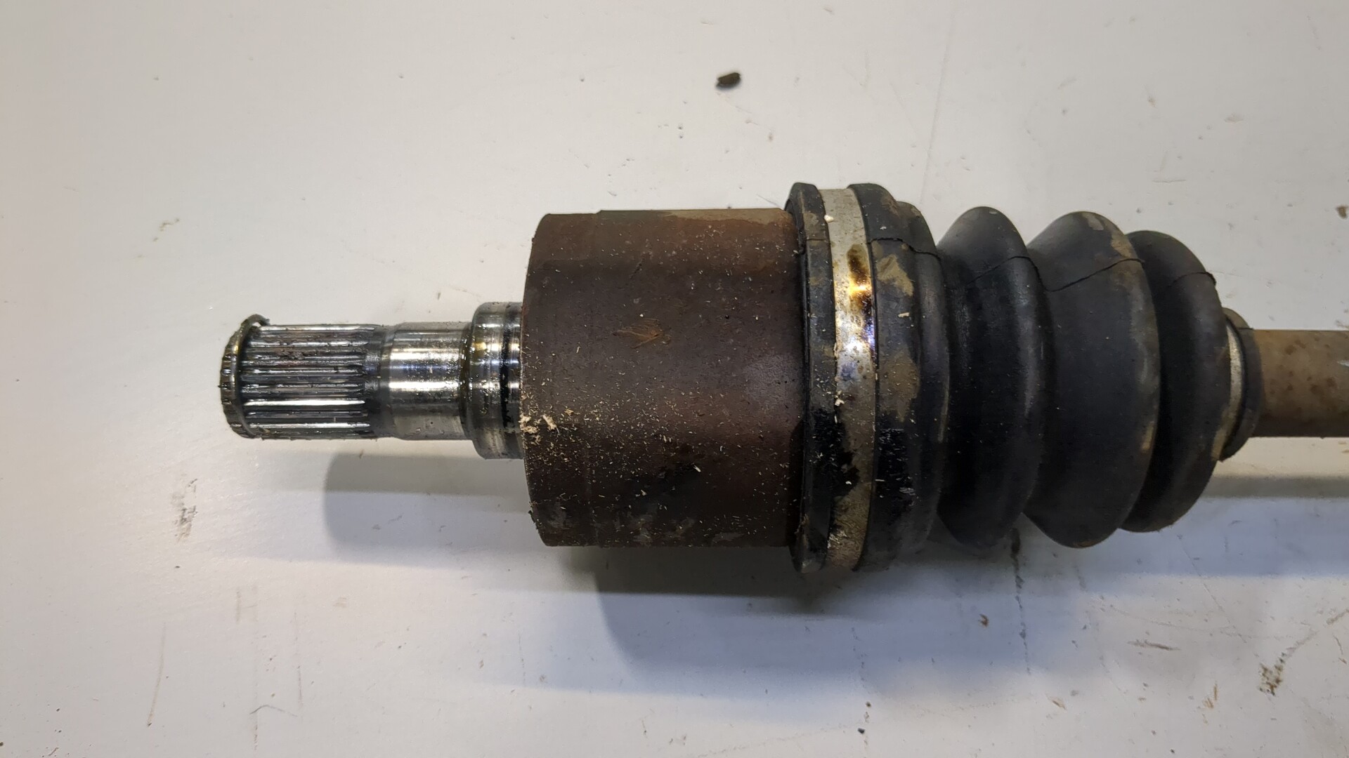 Полуось передняя левая